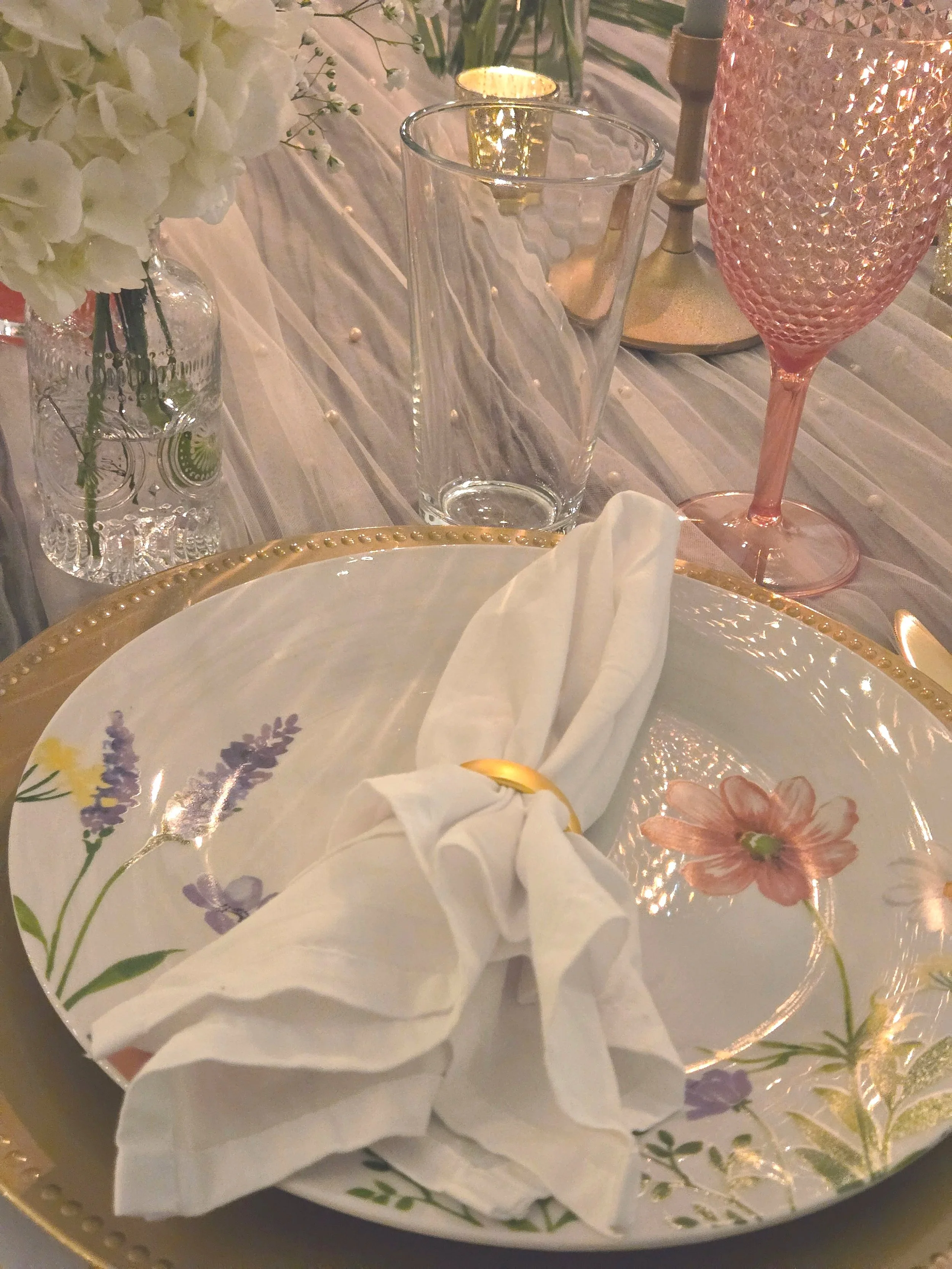 China table setting at Oasis Events Collective in Sarasota FL.  An event venue near Parrish, Ellenton and Bradenton, perfect for gender reveals, end-of-life celebrations.  Cozy, intimate space for up to 40 people.