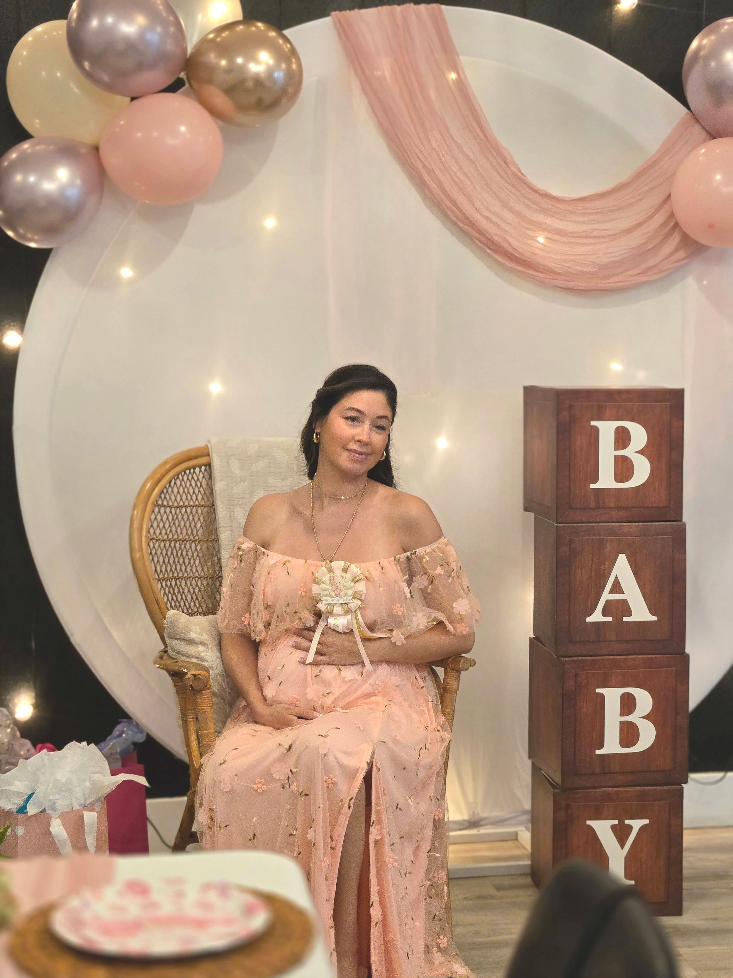 Mom to be, round balloon arch, baby blocks and pink decorations at Oasis Events Collective in Sarasota Florida.  A small event venue, perfect for baby showers, bridal showers, birthday parties.