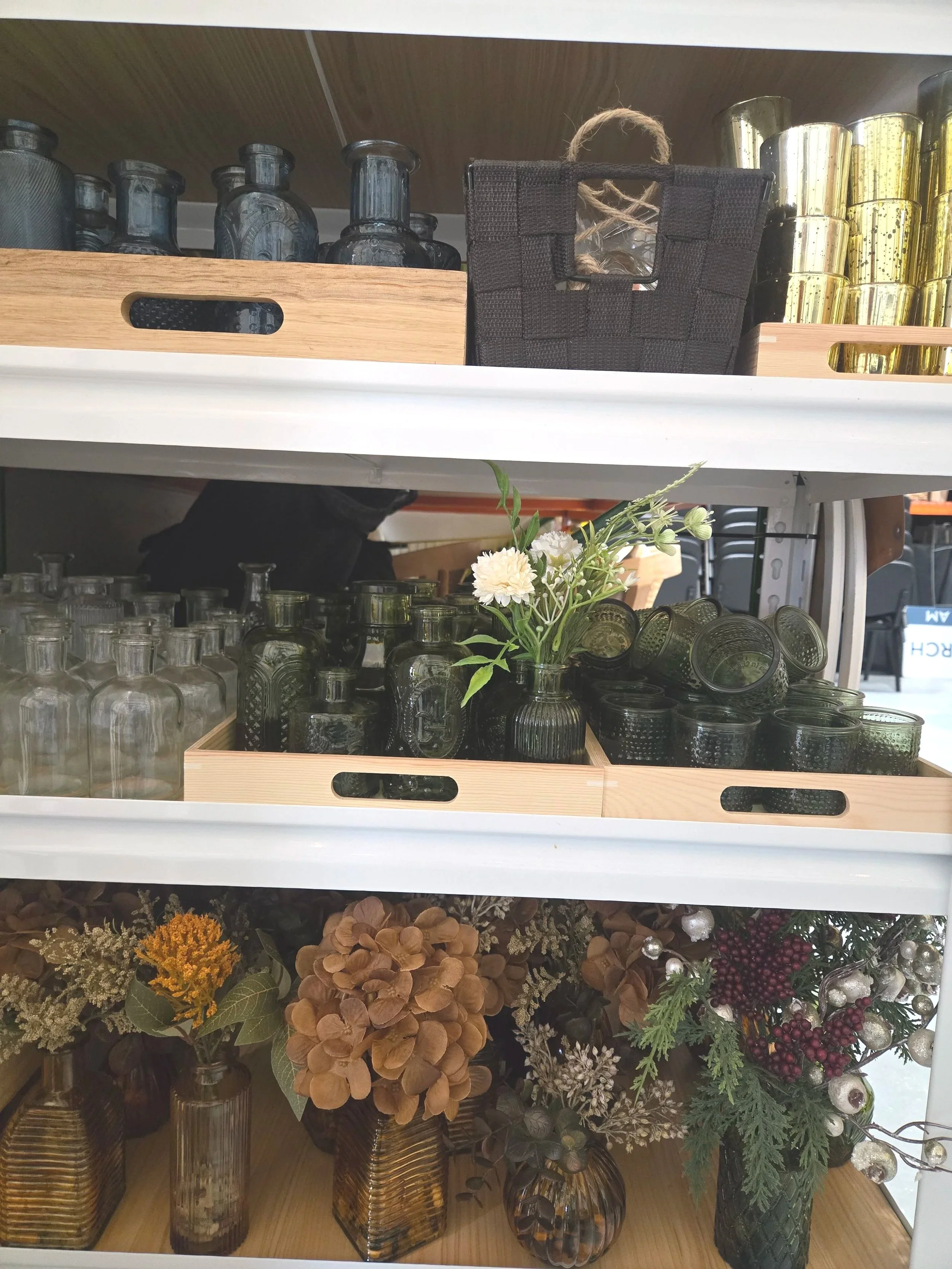 Event decorations, glassware, and floral display at Oasis Events Collective in Sarasota, Florida.  Also serving Lakewood Ranch, Myakka City and Parrish