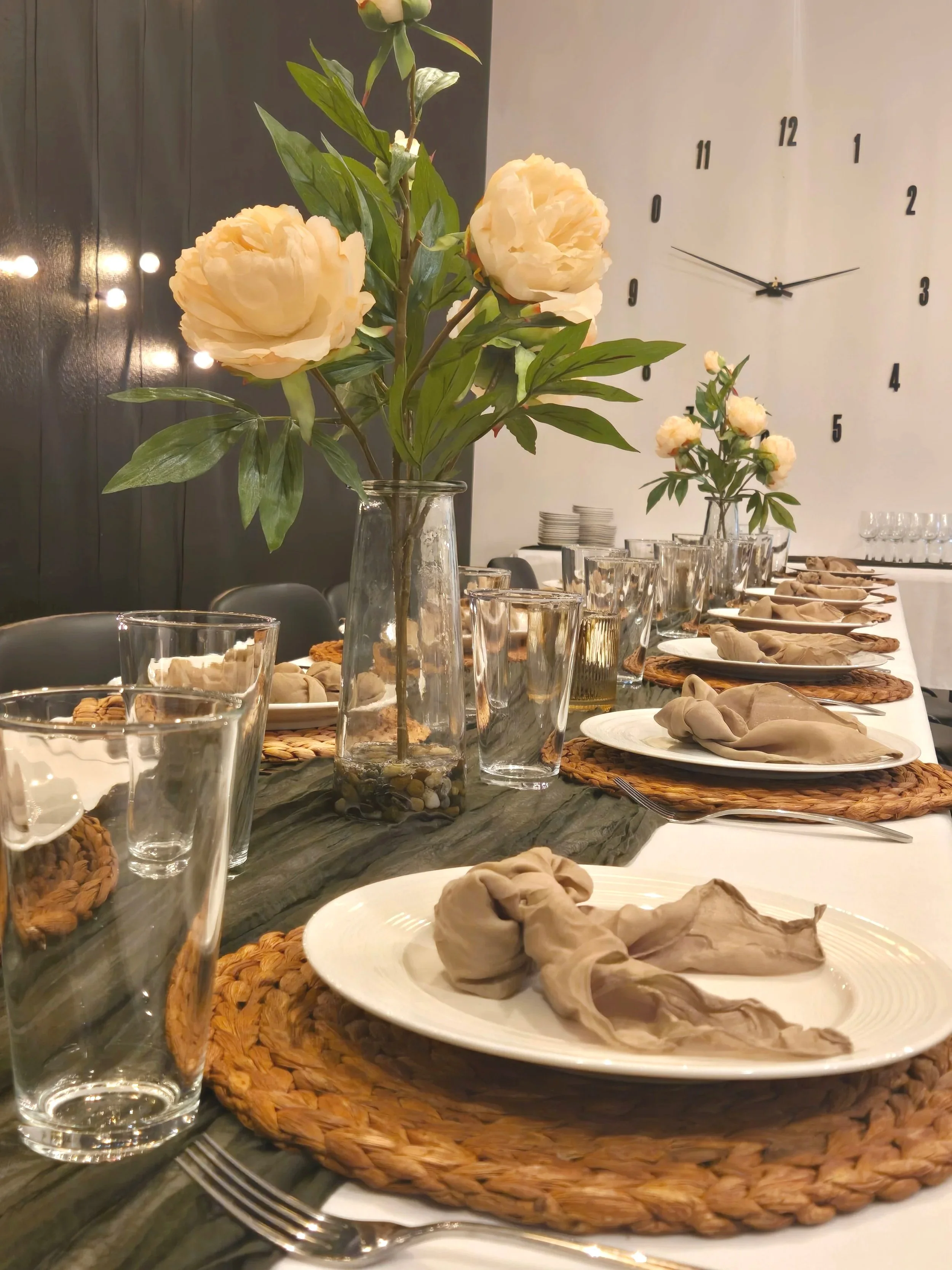 Table setting at Oasis Events Collective in Sarasota FL.  A small, cozy venue for baby showers, bridal showers, micro weddings and end-of-life celebrations.  Located near Venice, Bradenton, and Lakewood Ranch.