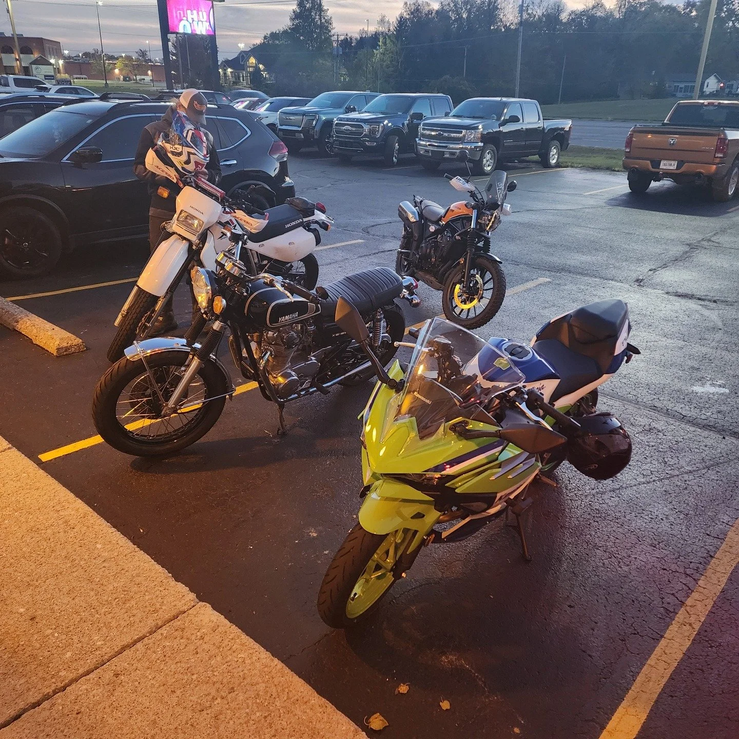 Taco Tuesday just got a whole lot better! 🌮🏍️ Grab your riding crew and let's roll to Los Cabos Mexican Grill in Fort Wayne for some epic tacos and good times. Nothing beats the feeling of a group ride followed by delicious food and great company!
