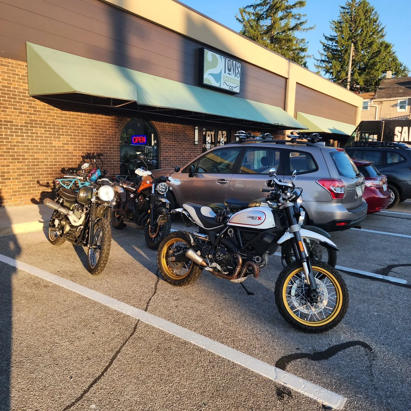 Taco Tuesday done right! 🌮💨

​The Fort Wayne Scrambler Society met up at 2Toms Brewing Company tonight, and we couldn't resist lining up the fleet. Our Royal Enfield Classic 500 (featured in the mix) is ready for your next ride&mdash;it&rsquo;s cur