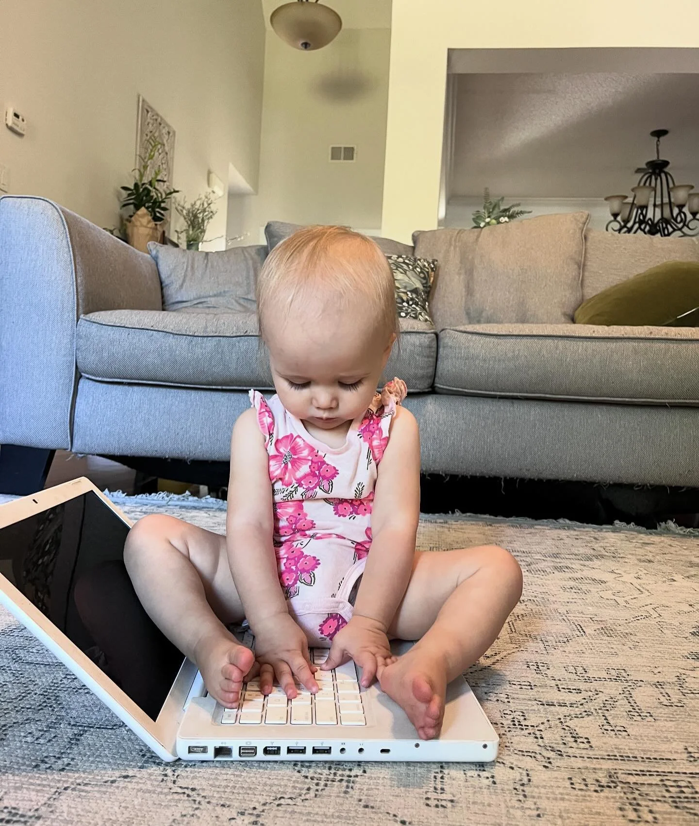 You know what they say&hellip; Sometimes you gotta sit on an idea before you start writing&hellip; 😉

Shoutout to @simplymrsbest for the idea of using an old laptop for a toy! I did get a little more writing work done this afternoon. 🤩🤪

#writer #