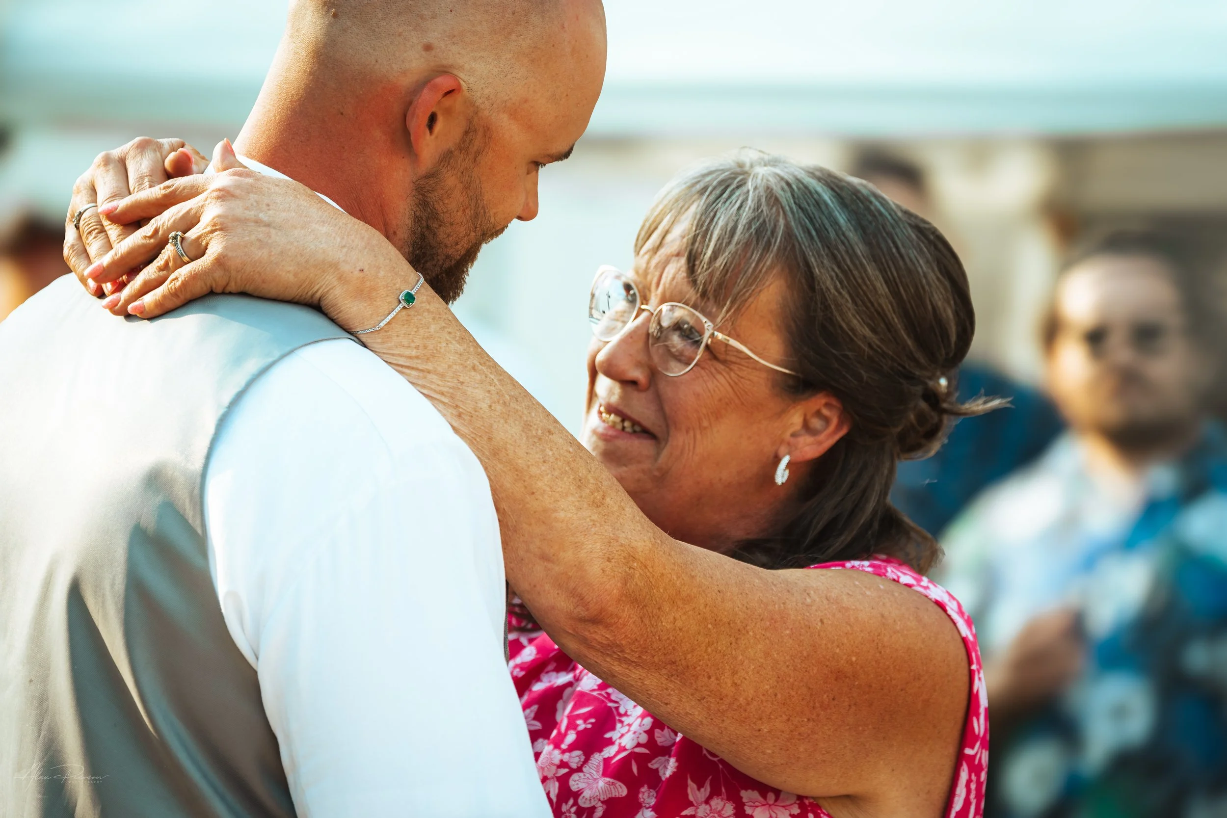 groom and his mother having a dance during his wedding in Olympia, wa