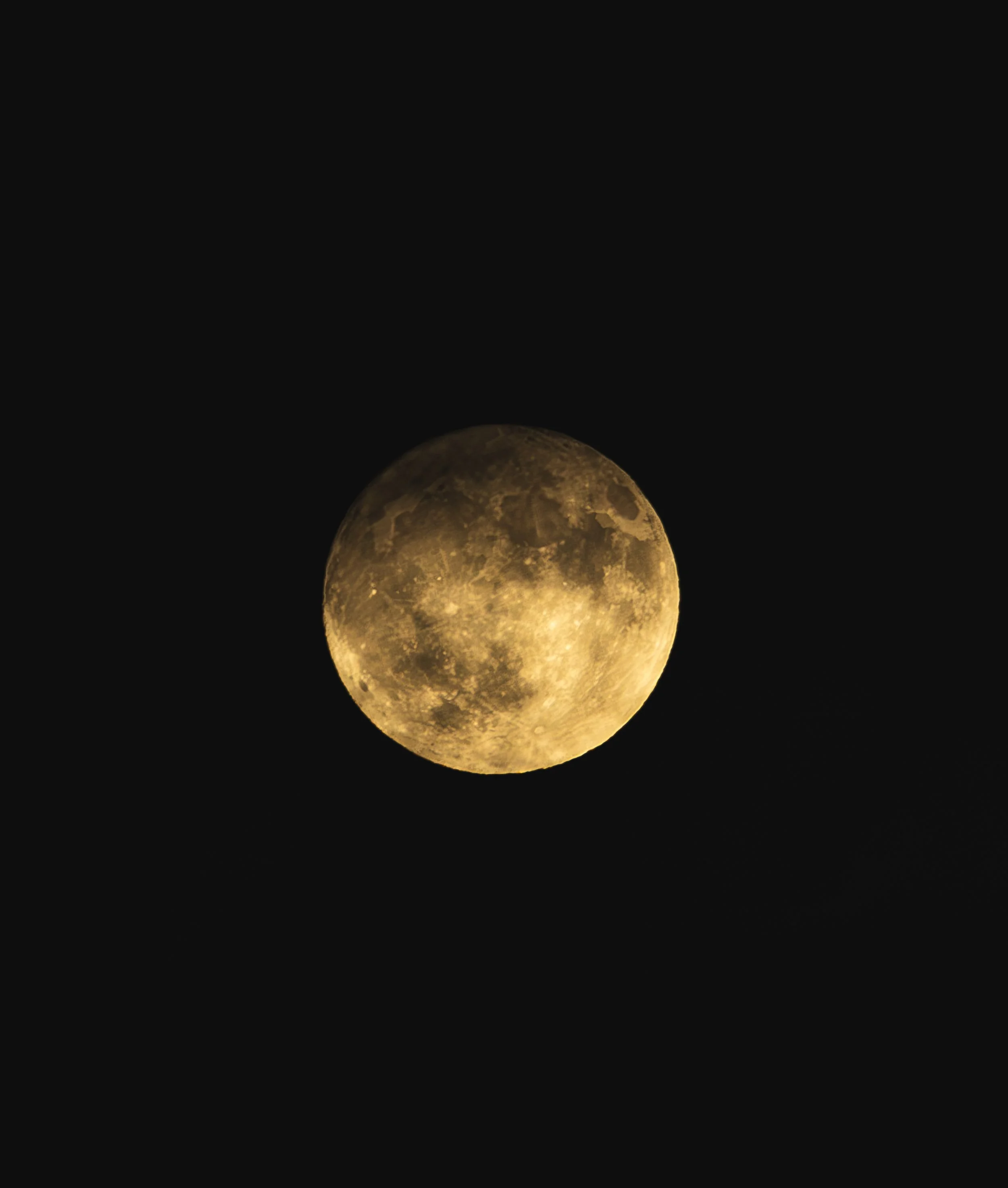 A detailed close-up of a glowing golden full moon against a pitch-black night sky.
A crisp, detailed telephoto view of a glowing golden full moon illuminating the dark, clear night sky.