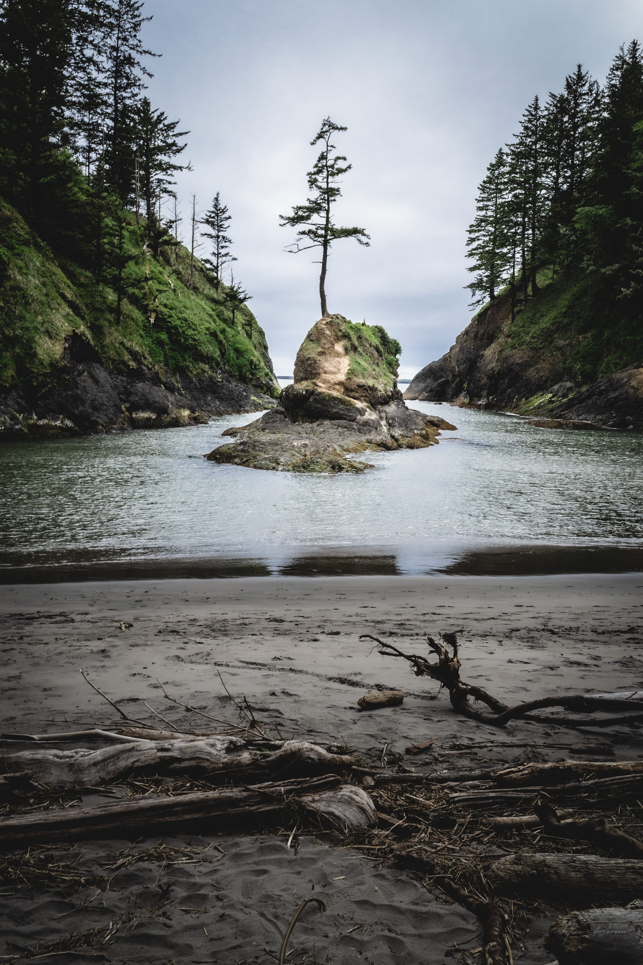 deadmans-cove-lone-tree-cape-disappointment-washington.jpg