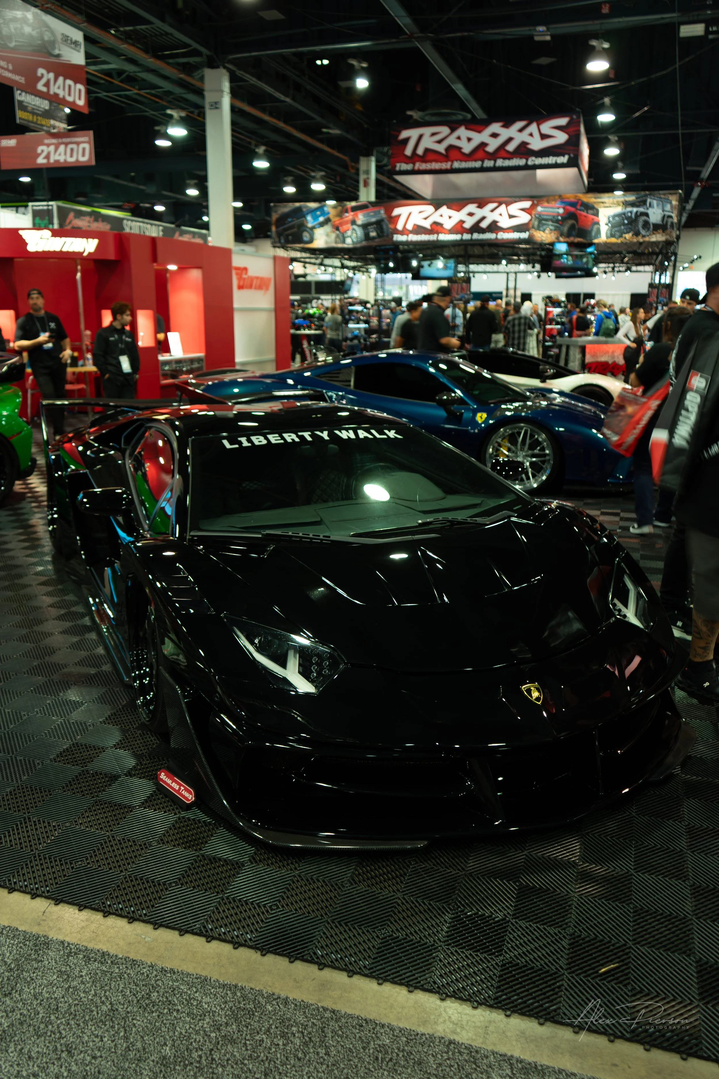 black-liberty-walk-lamborghini-aventador-sema-las-vegas.jpg