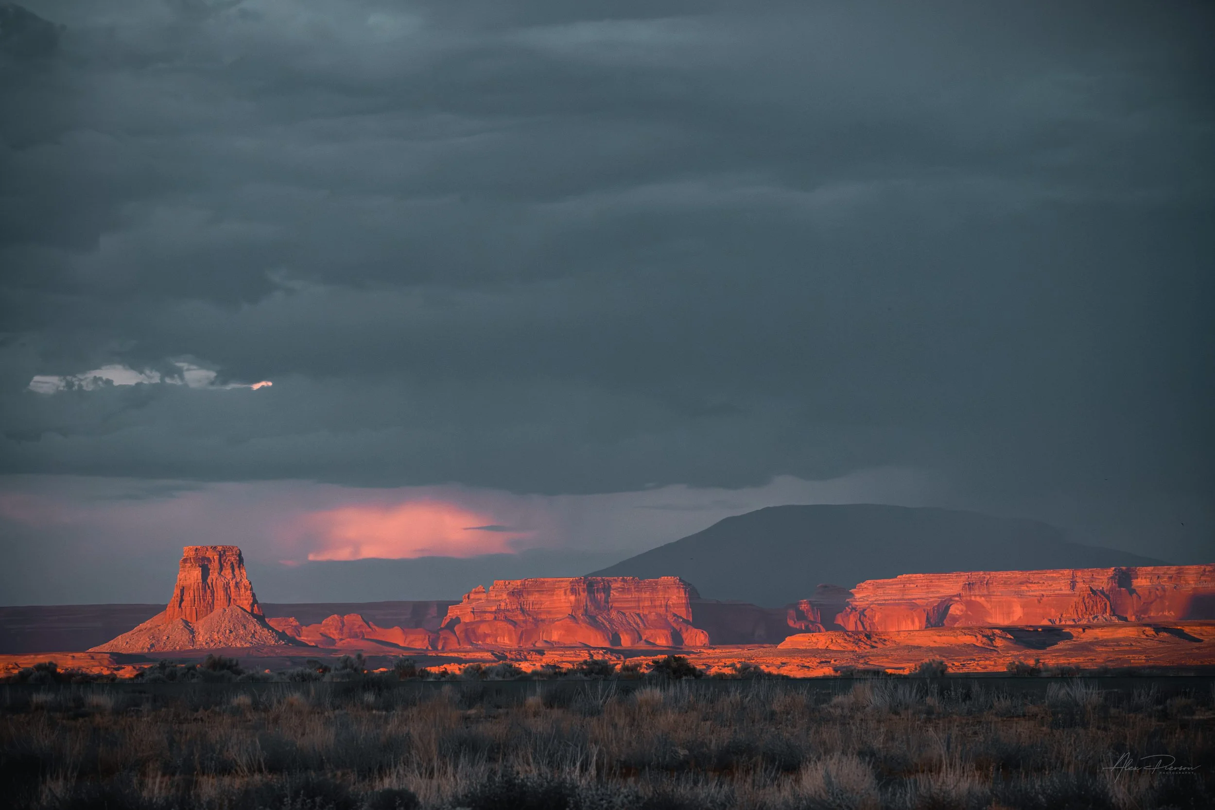 wide-angle-desert-landscape-page-arizona-dusk.jpg