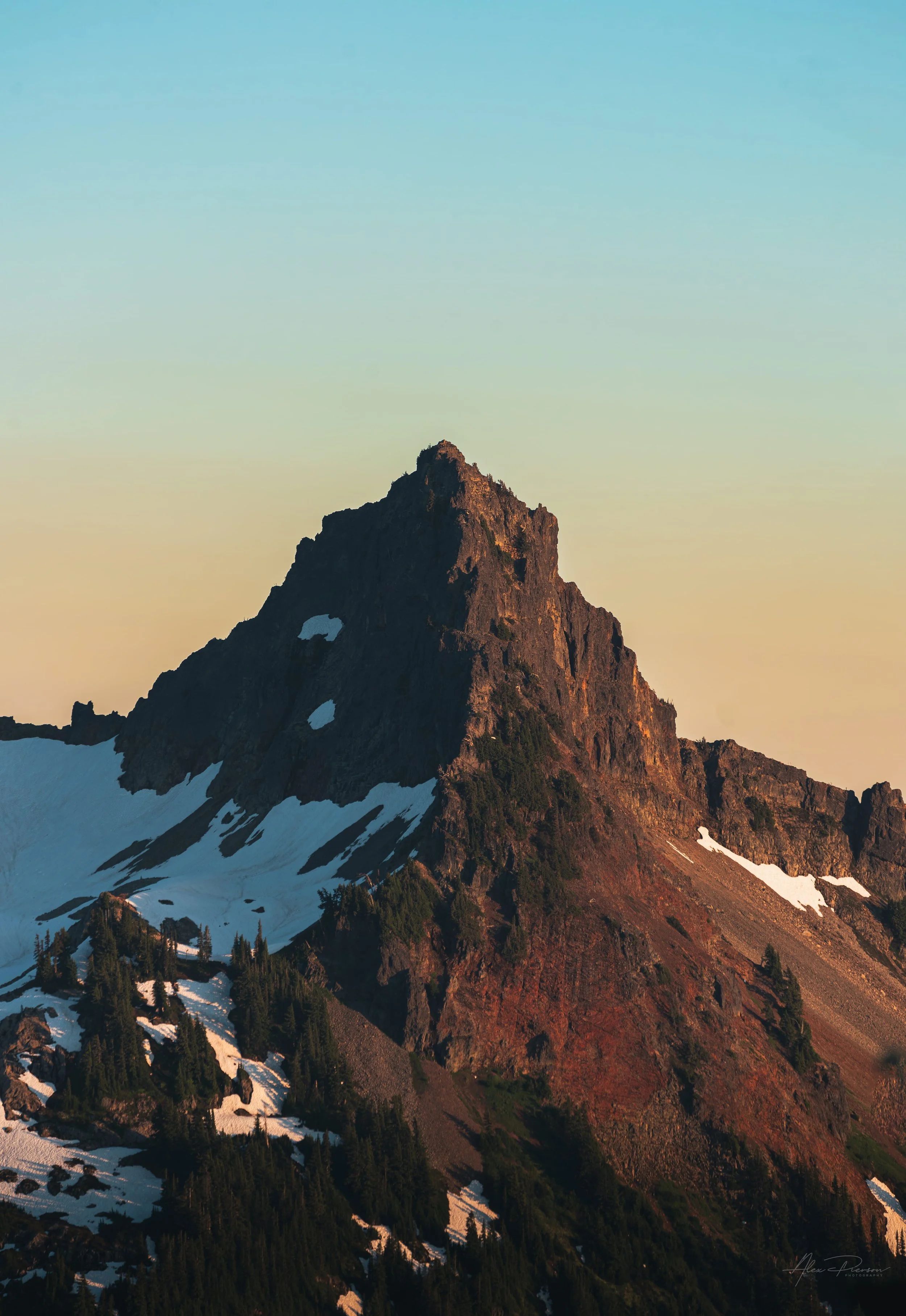 tatoosh-range-golden-hour-peak-mt-rainier-sunset.jpg