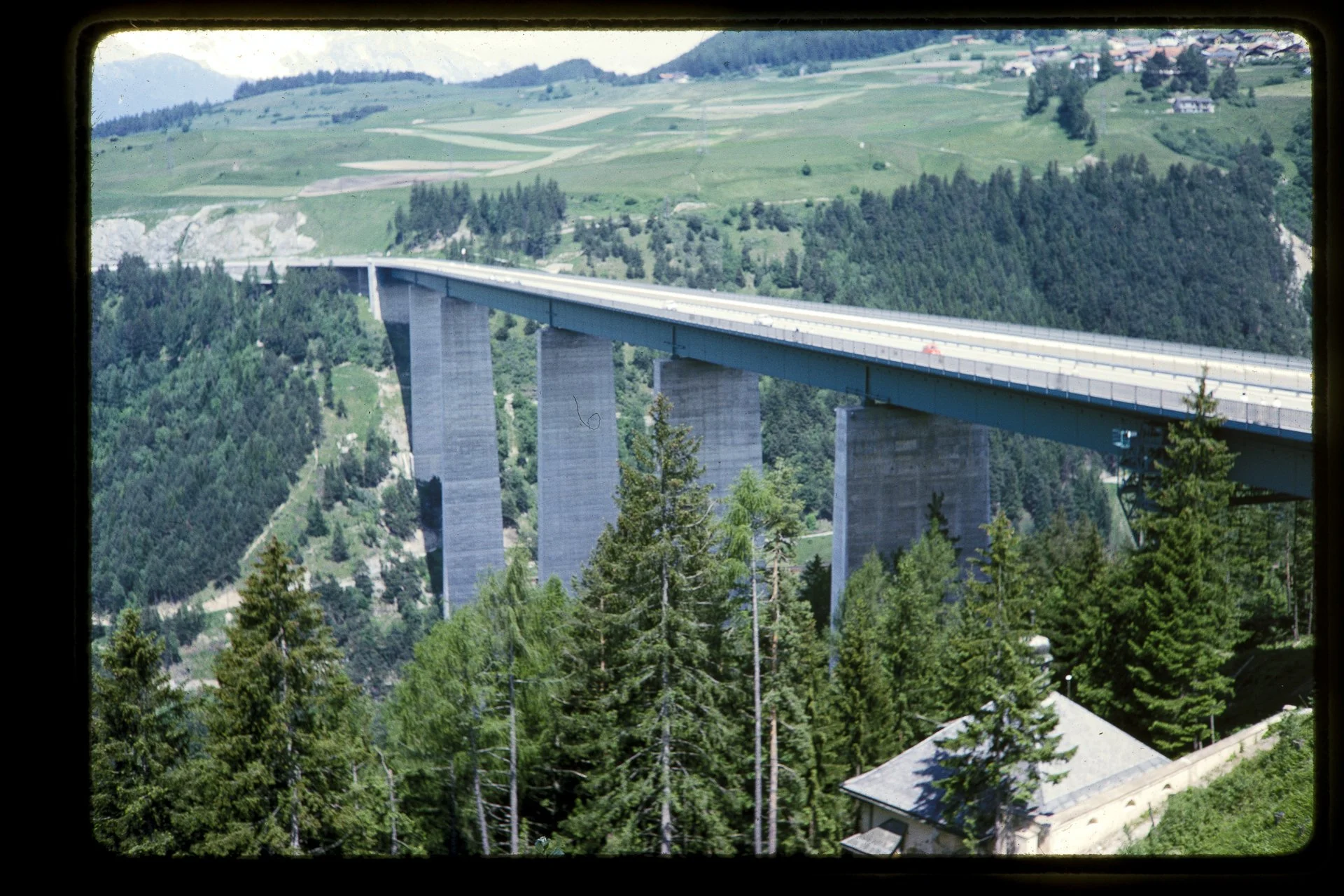 DA_Slide_10-0318.jpg