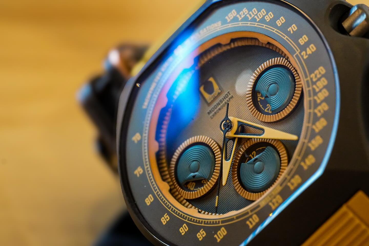 Is it alien, or has it been here all along? Either way, felt powerful wearing it this weekend especially! #NoKings #PoppingCrowns
&bull;
&bull;
&bull;
#Isotopewatches #isotopemoonshot #integratedbracelet #watches #watchenthusiast #wristwatchcheck #wa