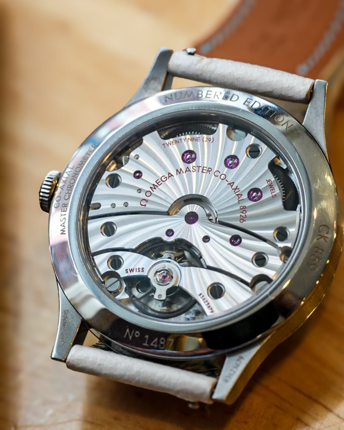 For those who messaged me to see that booty! Whereas the dial of the Omega CK859 shows mastery in quiet controlled beauty&hellip;when you flip it over that Co-axial Master chronometer Calibre 8926 is just out of control. I&rsquo;ve found myself takin