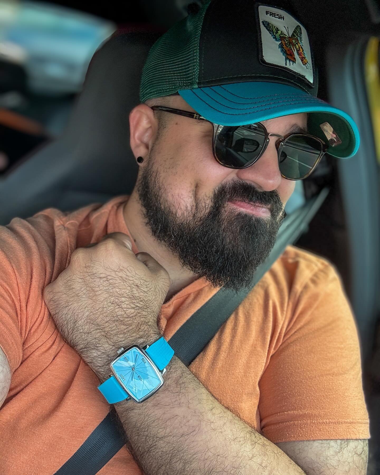 Wearing one of my favorite wrist rectangles! Love this powder blue @moelsandco 528. M&ouml;els puts wonderful leather straps or mesh bracelets on these, but this watch came alive when I put this matching blue CTS rubber strap on. 😚🤌🏻. #ChrisPose #