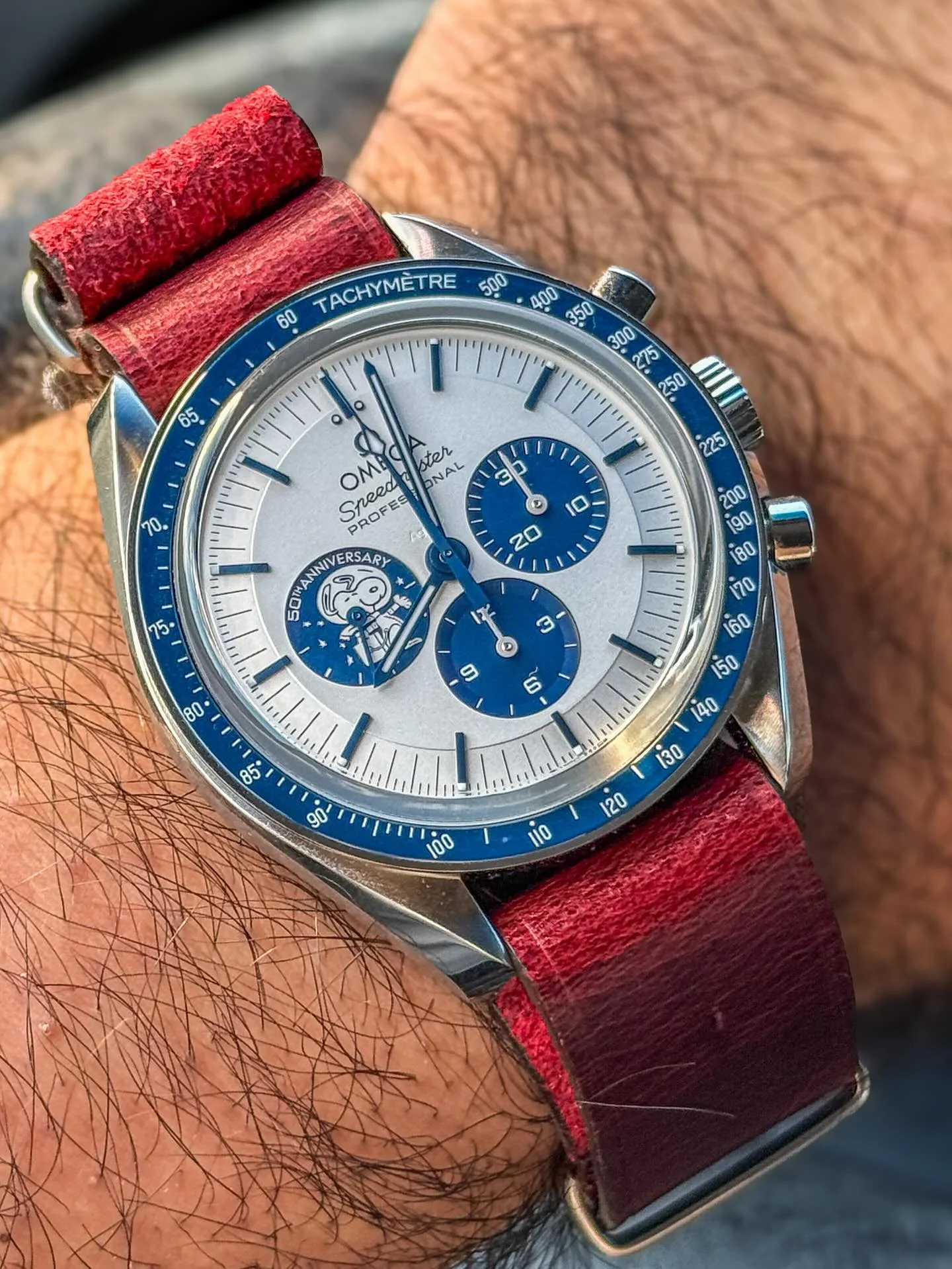 I think I&rsquo;ve found the color I love most on snoops. This leather British military strap from @watchgecko looks fantastic on this. I&rsquo;ve never had a leather nato-style strap, but holy smokes do I love it. I think I&rsquo;m going to try this