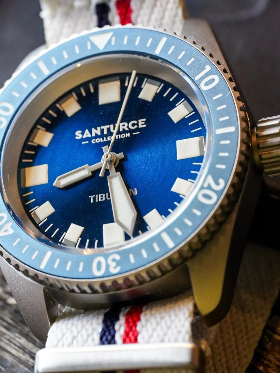 Back in April I met a couple of great folks, @thetimeofman and @thetimeofwoman from Puerto Rico and they introduced me to their brand @santurcecollection . And at Windup NYC a couple weeks ago, they sent me home with their watch, the Tibur&oacute;n (