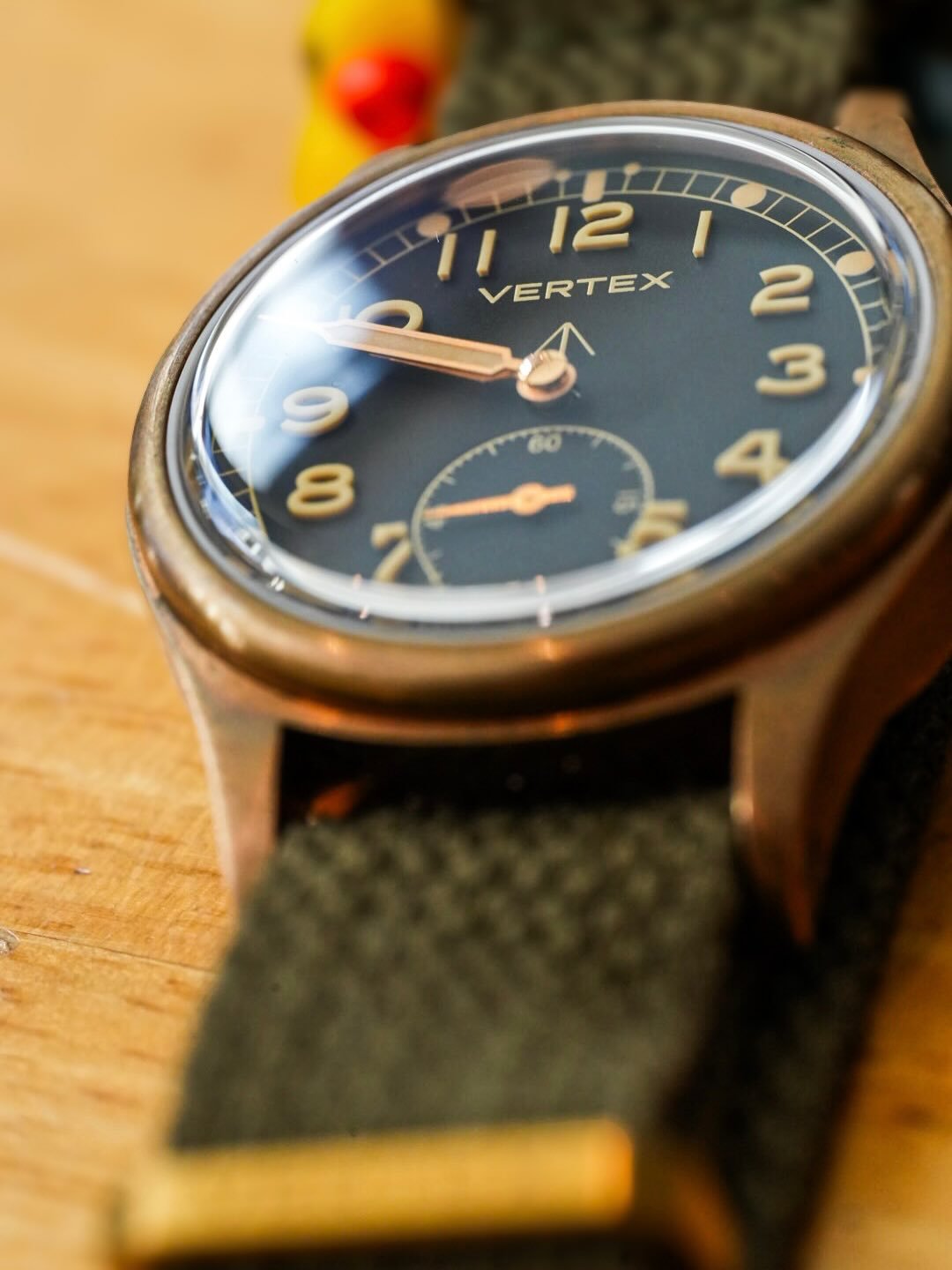 You know it&rsquo;s autumn 🍂 when the bronze bellows with extra warmth and coziness. November and December are my favorite months of the year and I think this is a watch that just nestles right in (to both, the time of year and the thicket of wrist 