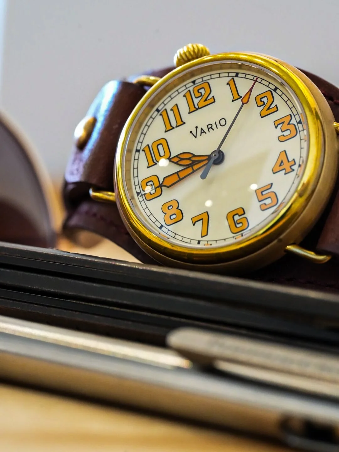 On November 8th @varioeveryday is releasing their new Futurist model, so today I&rsquo;m wearing my Vario 1918 Pilot to show my love for this brand. Ivan and the team and Vario consistently put out unique and affordable watches that always buck the t