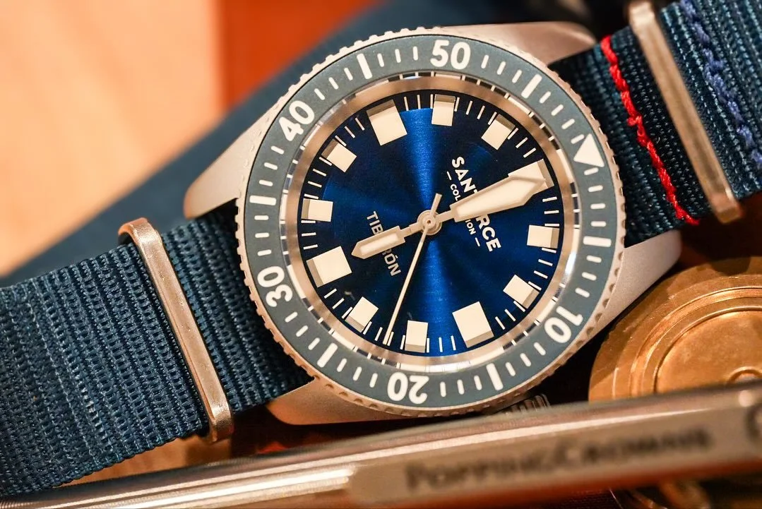 Still rocking the Tibur&oacute;n from the @santurcecollection . This must be one of the most solidly built divers at the $1k price point that I&rsquo;ve ever handled. Currently got it on an @adptgoods strap from the @windupwatchshop ! #PoppingCrowns
