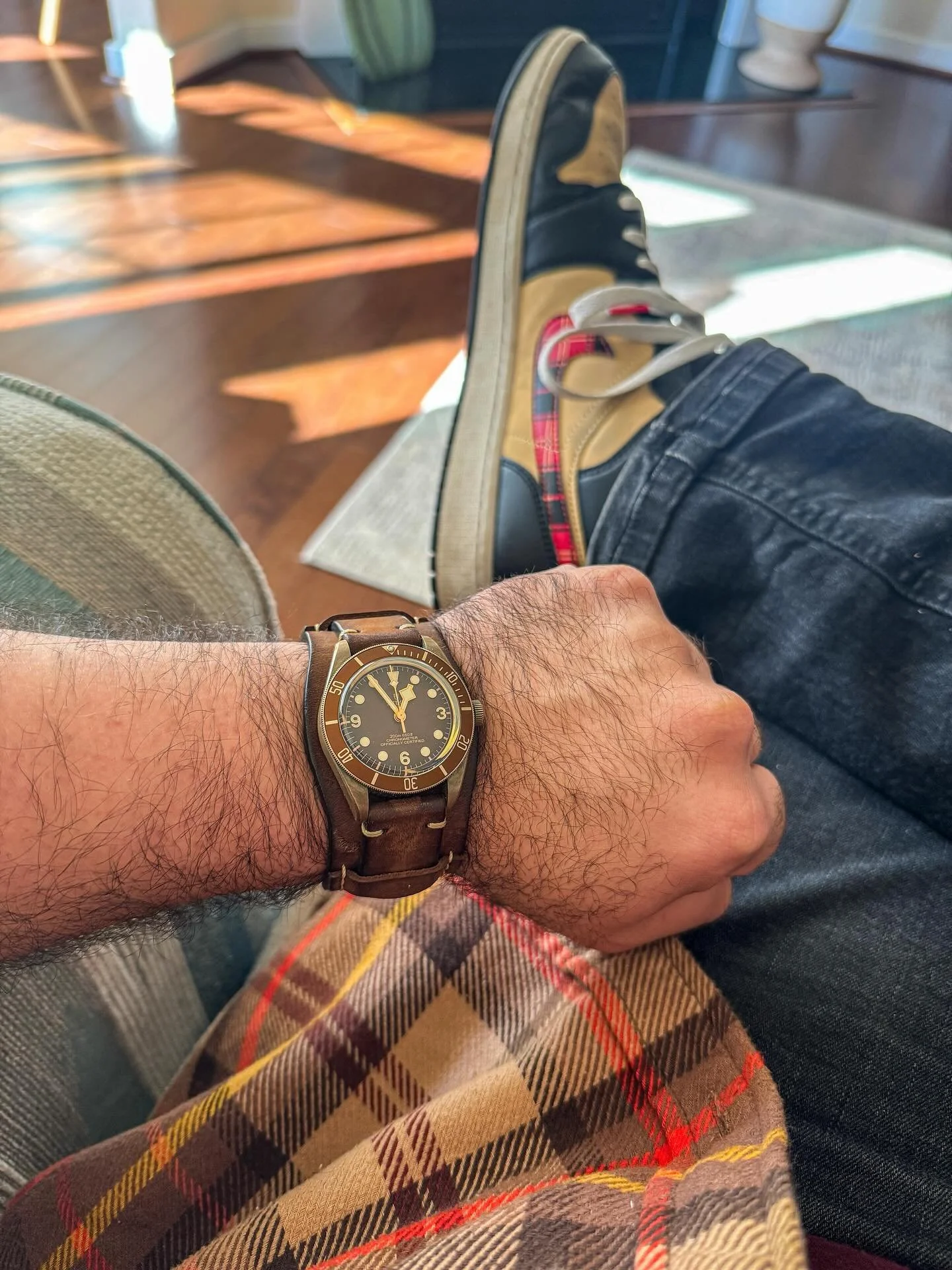 Only one watch I&rsquo;d wear for a big holiday, and it&rsquo;s my BB58. Happy Thanksgiving from me and Phantom!
&bull;
&bull;
&bull;
#PoppingCrowns 
#Tudor #tudorblackbay58 #bb58bronze #bb58 #watches #watchenthusiast #wristwatchcheck #watchessential