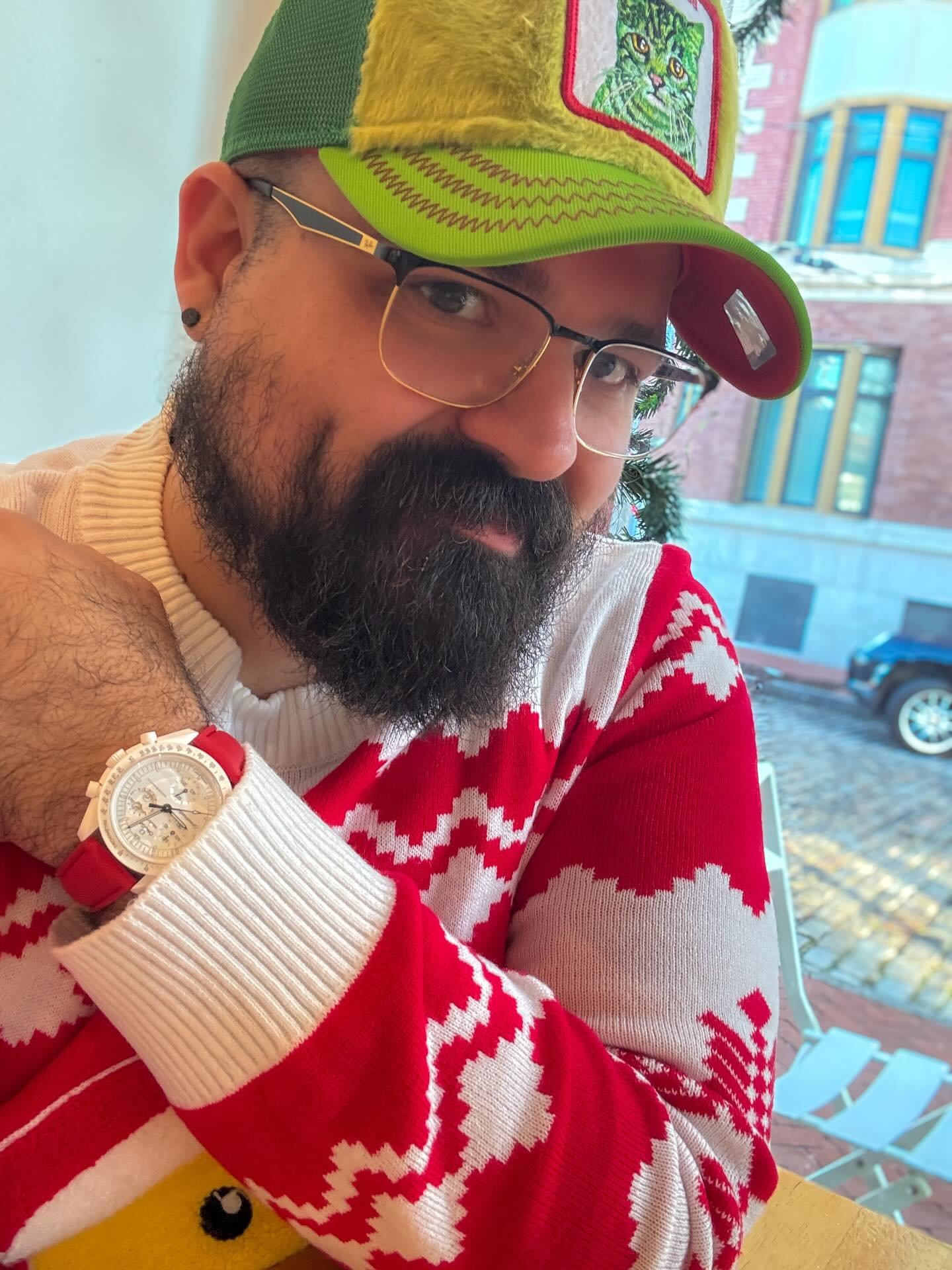 Happy Holidays from me and Phantom. Wearing my Snoopy MoonSwatch today 🫶🏻. Hope everyone is having a lovely week. #ChrisPose #PoppingCrowns

#MoonSwatch #Speedmaster #WatchFam