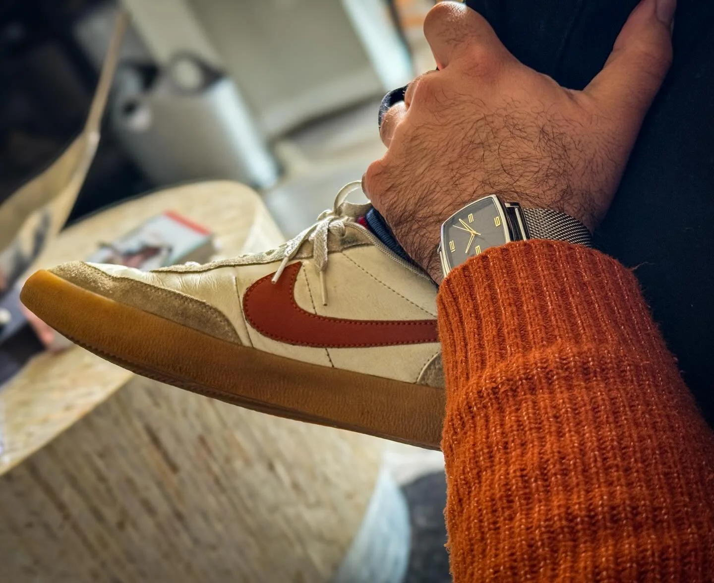 Really feel like having a lazy Wednesday, but I start work late on Wednesday 😭. Relaxing with @phantom_of_the_pupra before the work storm. But!!! I did have a fun morning recording with @ticktick_taptap talking about some watches we love. I very app