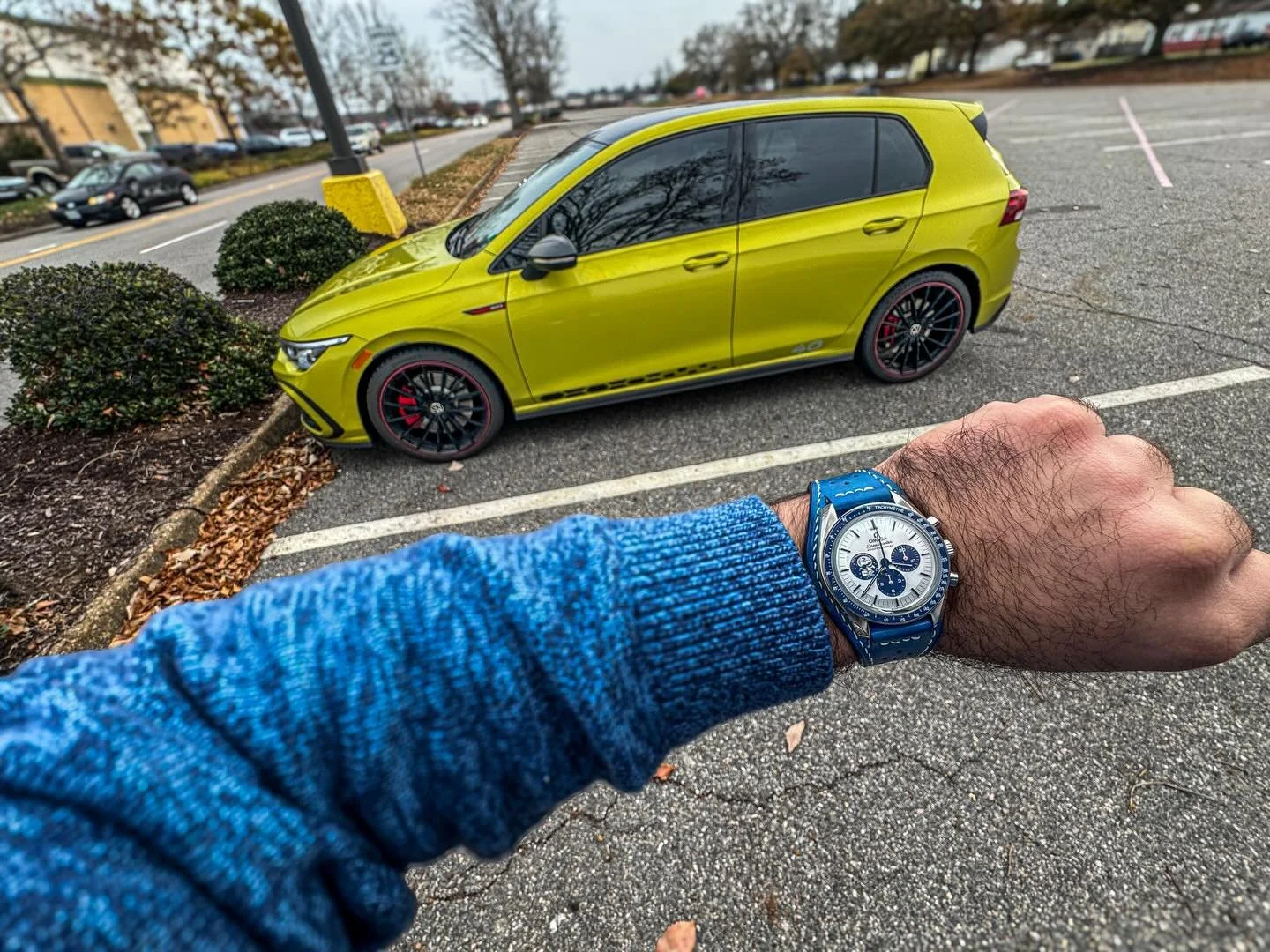 It&rsquo;s time to speed into the weekend!!! Time to hop in Kermit, with my Snoopy, and Phantom&hellip;and goooooo!

@phantom_of_the_pupra #omegaspeedmaster #poppingcrowns #phantomofthepupra #snoopy #kermitthegti