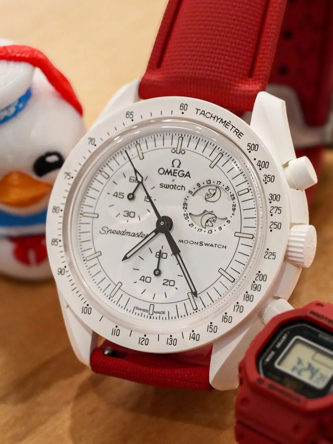 Happy Valentine&rsquo;s Day! I&rsquo;m in the spirit even if I don&rsquo;t have an other of any significance besides Phantom (who is a source of continuous joy).

Wearing my MoonSwatch today on this wonderful @watchgecko strap!

#PoppingCrowns #Omega