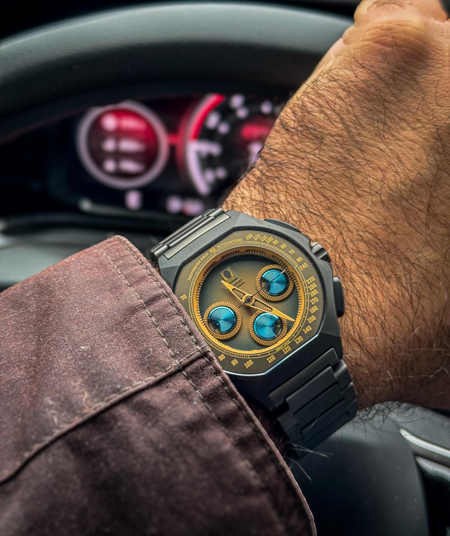 We had a Java &amp; Jewels @redbarvirginiabeach meetup this morning. Caffeine and watches? Does life get better?  Even Phantom comes to some meetings. 

#PoppingCrowns #watches #watchfam #redbarvb #javaandjewels