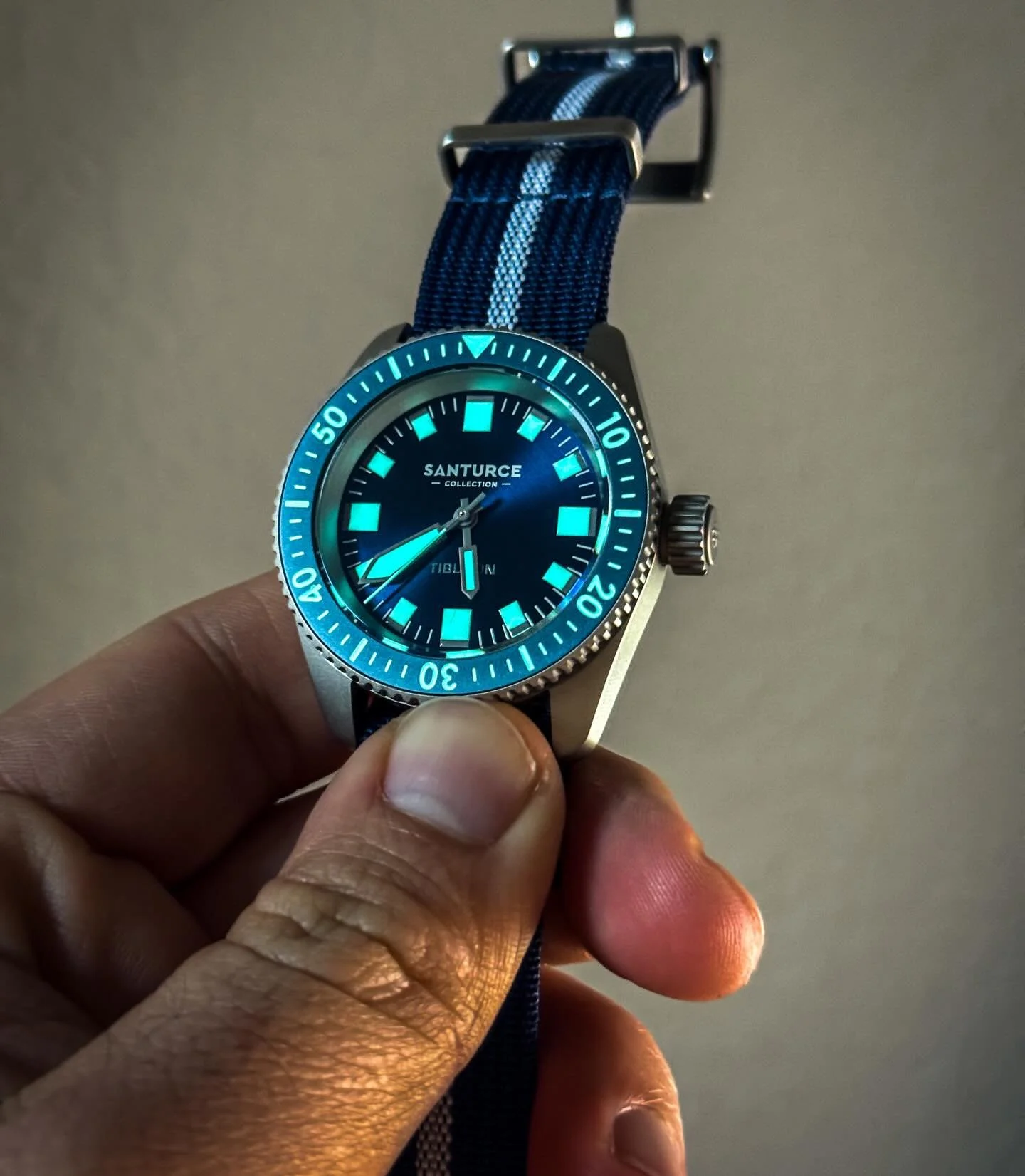 Wearing my @santurcecollection Tiburon on this fabric strap from @watchgecko &hellip;but did someone say #FridayNightLumeBattle? Cuz sit dafuq down, I win! This watch has the second best lume in my whole collection, and the one with better lume is 2.