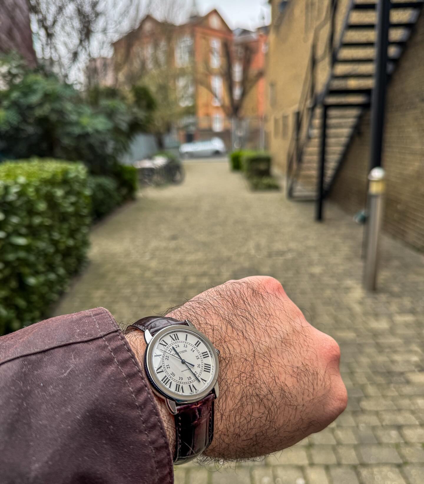 I was wearing one of @ticktick_taptap &lsquo;s watches for a few days in London&hellip;her Cartier Ronde, and it quickly became one of my favorite Cartier&rsquo;s I&rsquo;ve ever worn. It&rsquo;s incredibly slim, automatic, and just the perfect size 