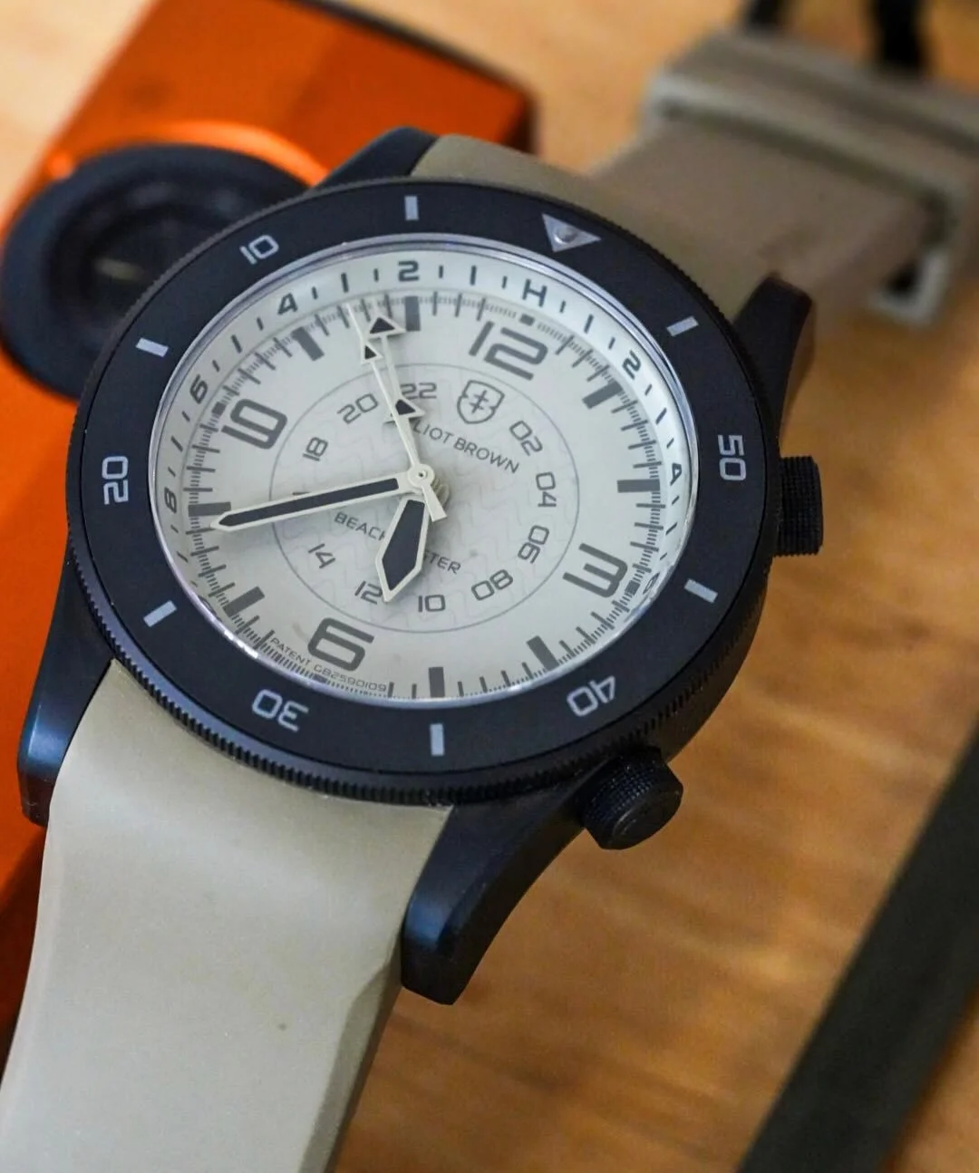 My manliest macho man watch from @ebwatches . I think it balances quite well with my new Emily Dickinson tattoo (flip to last pic) 💪🏻. 

#elliotbrownwatches #poppingcrowns #beachmaster #illmakeamanoutofyou #watchfam