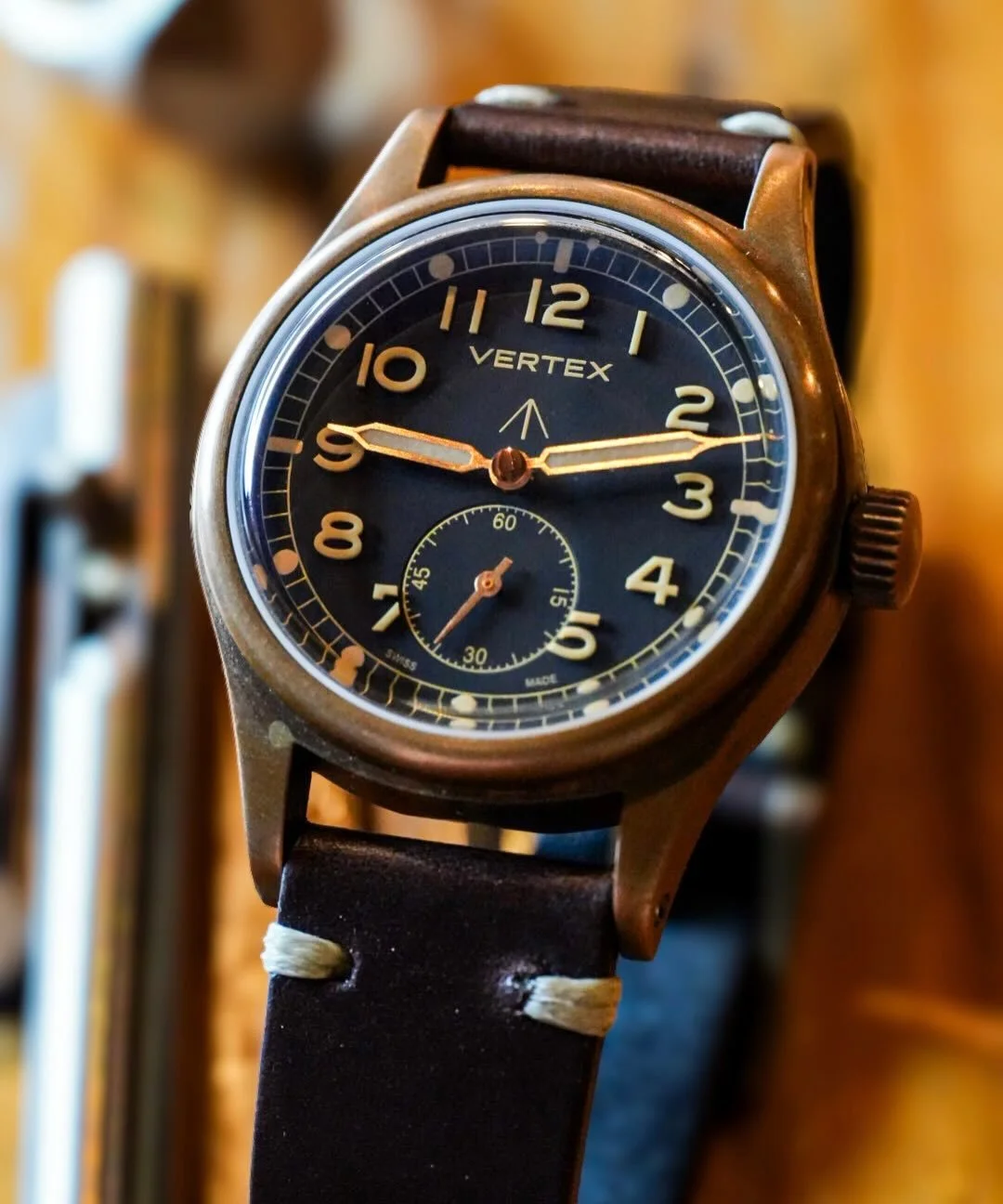 Wishing everyone a cozy Monday with limited amounts of stress. My Vertex m36 gives me warm tranquil vibes. It&rsquo;s one of two bronze watches in my collection, and I just love bronze as a material. I think this Vertex has turned a lovely color and 