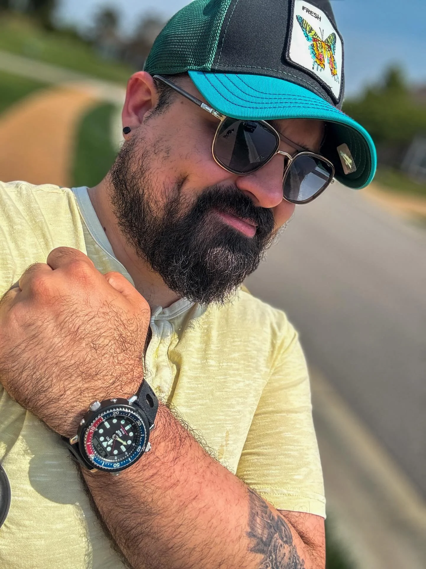 In the latest @ataleoftwowristies episode that dropped yesterday I mentioned that I bought a rubber rally strap for my new Seiko Arnie, but realized I never posted a pic. I feel it amps up the badassery of this watch! The strap is from @cnswatchbands