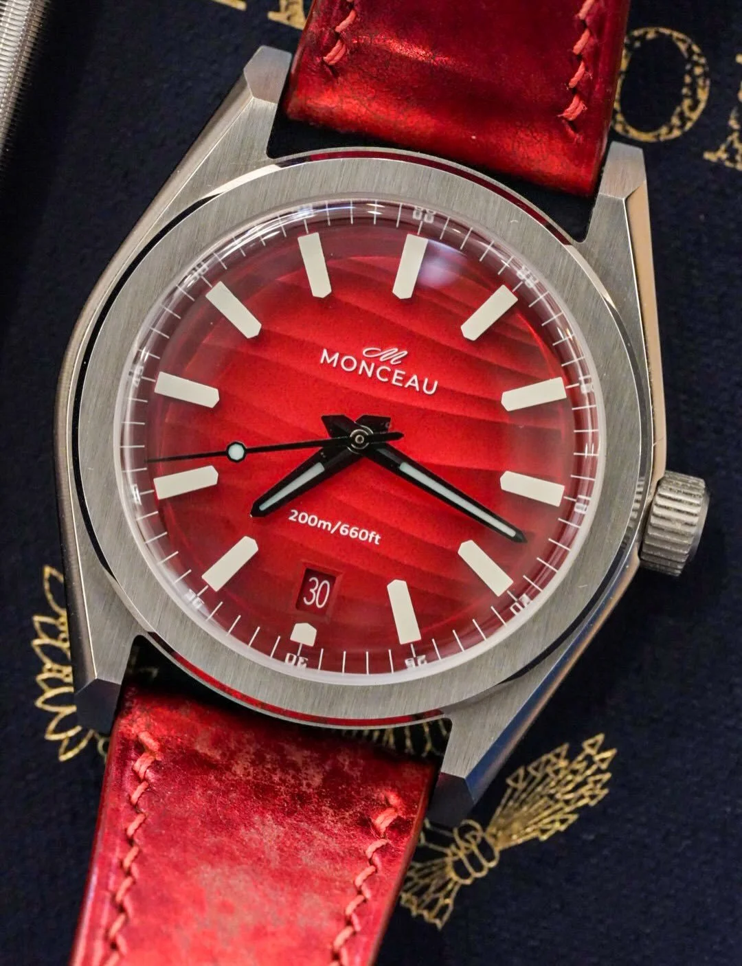 If the @monceauwatches Model 01 is good enough for Maximus, then it&rsquo;s good enough for me! (Seriously, did y&rsquo;all see Russell Crowe give this a shout?!)

Truthfully this watch is super cool and it just pops. The alternating finishing on the