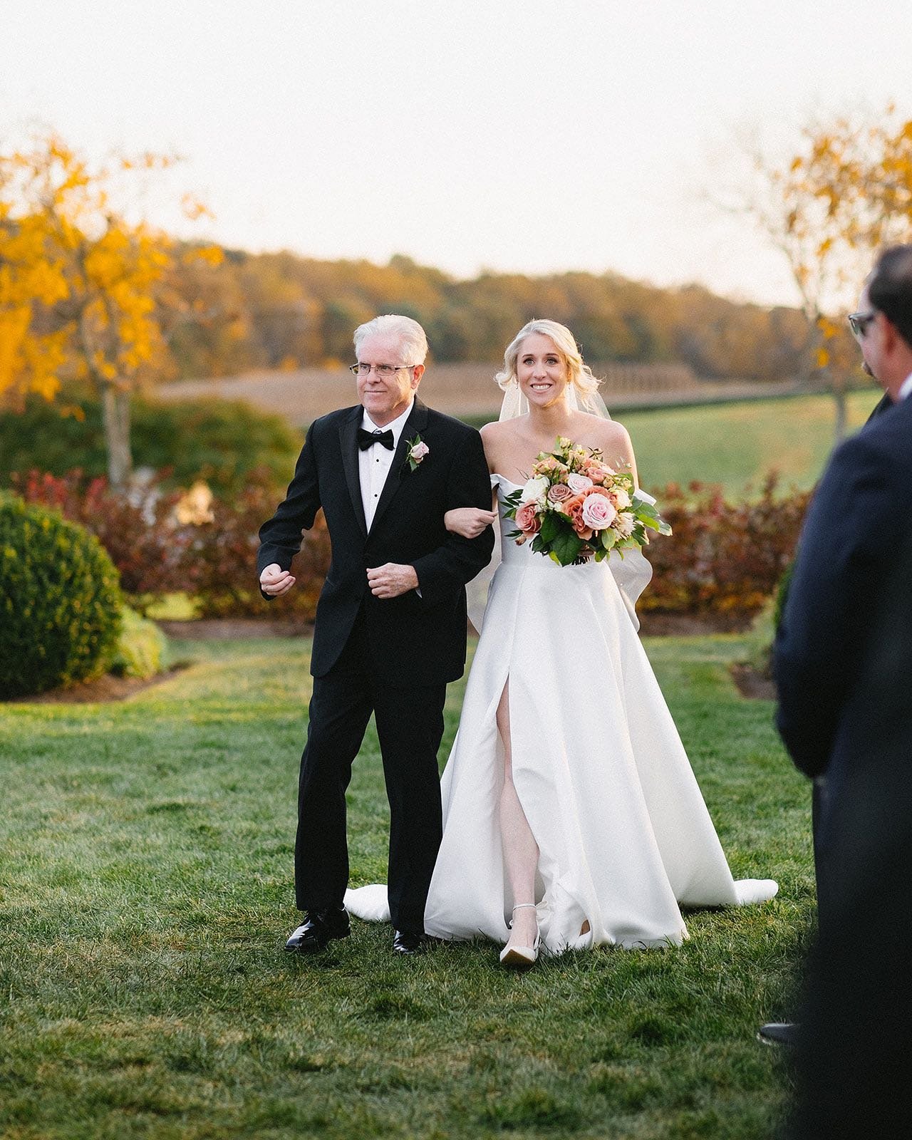 Fall in the mountains is nothing short of magical. Couple that with angel babes in love, the MOST precious golden retriever puppy, stunning florals, and dreamy weather! M&amp;C&rsquo;s day has everyone swooning so big - swipe to see it all 💫🤍

Venu