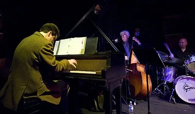 with Mario Suraci (bass) and Randy Odell (drums), November 17th, 2006 at Anna's Jazz Island in Berkeley, California.
(photo credit - Gene Hecht)