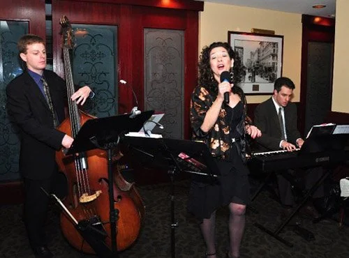 with Lua Hadar (vocals) and Dan Feiszli (bass)
at the "2010 Art Impact with Vernon Davis" event, San Francisco, May 13th, 2010.