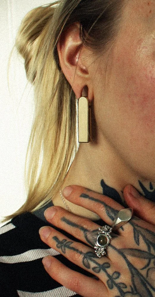 Bold Line Ear Weight