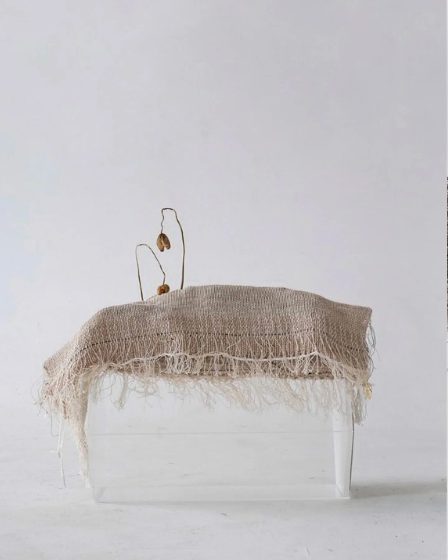 JORD N&AElig;R - &lsquo;Papaver&rsquo;

Handwoven cotton, linen and jute with Papaver flowers 
90x40cm

Papaver symbolizes dreams, sleep, and memory. Together with handwoven textile, it reflects the fragile balance between presence and absence.