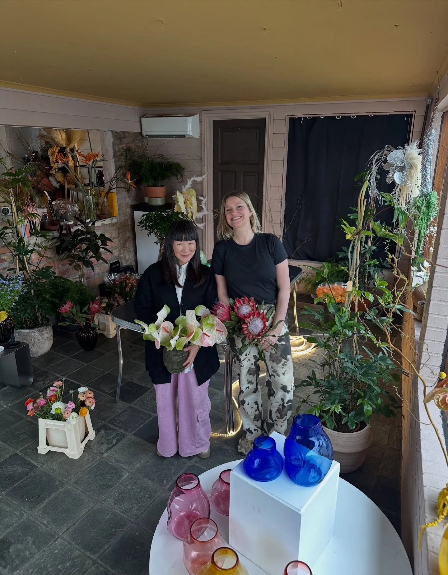 Hei Stavanger 🙌💘

Vi kj&oslash;rer POP UP med blomster og vaser TORSDAG 14-19 og FREDAG 12-17 hos @stilkenogstrom 🌈Velkommen! 🤗