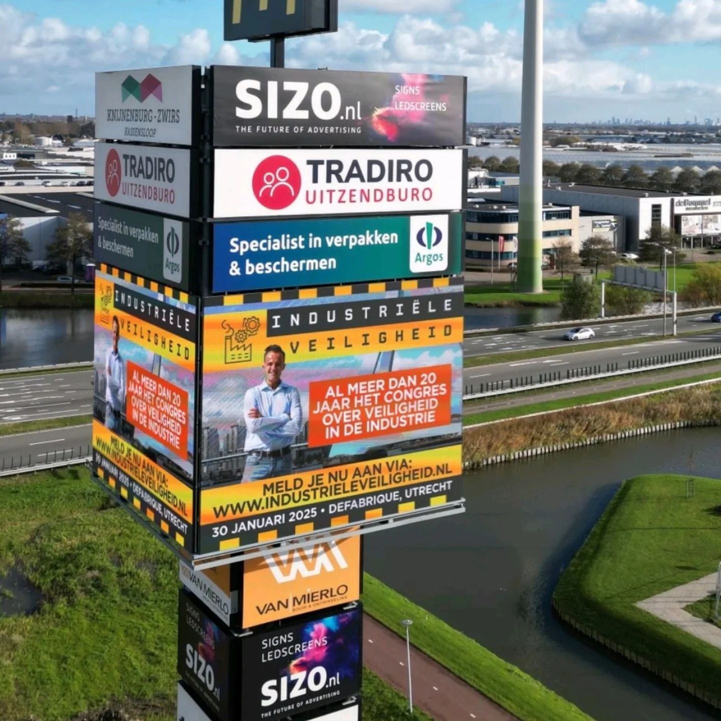 Morning vrienden 🙋&zwj;♂️🌞

Mitchieeej hangt gewoon met zijn giechel op een billboard langs de A20.

🔥 We gaan next level &gt; dankbaar &amp; trots 🔥

Op 30 januari ben ik &eacute;&eacute;n van de sprekers op het event 'industri&euml;le veilighei