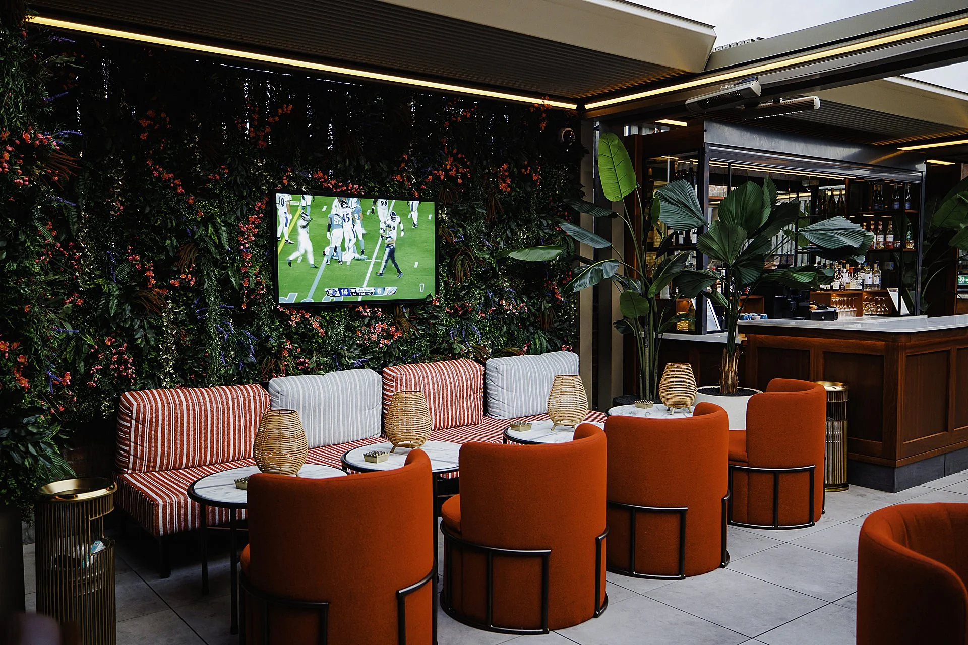 Lounge sofas and chairs outside