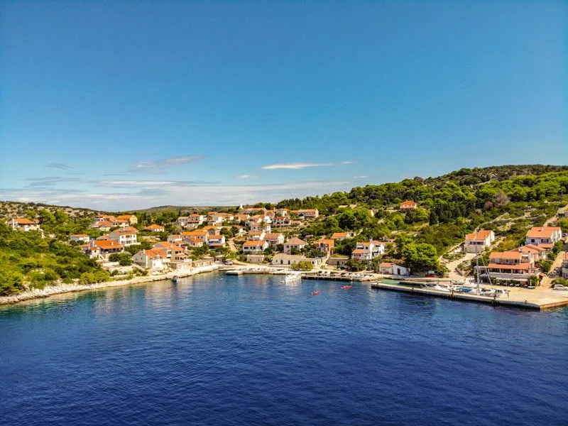 retreat-vacation-hike-adventure-croatia-paddleboarding.jpg