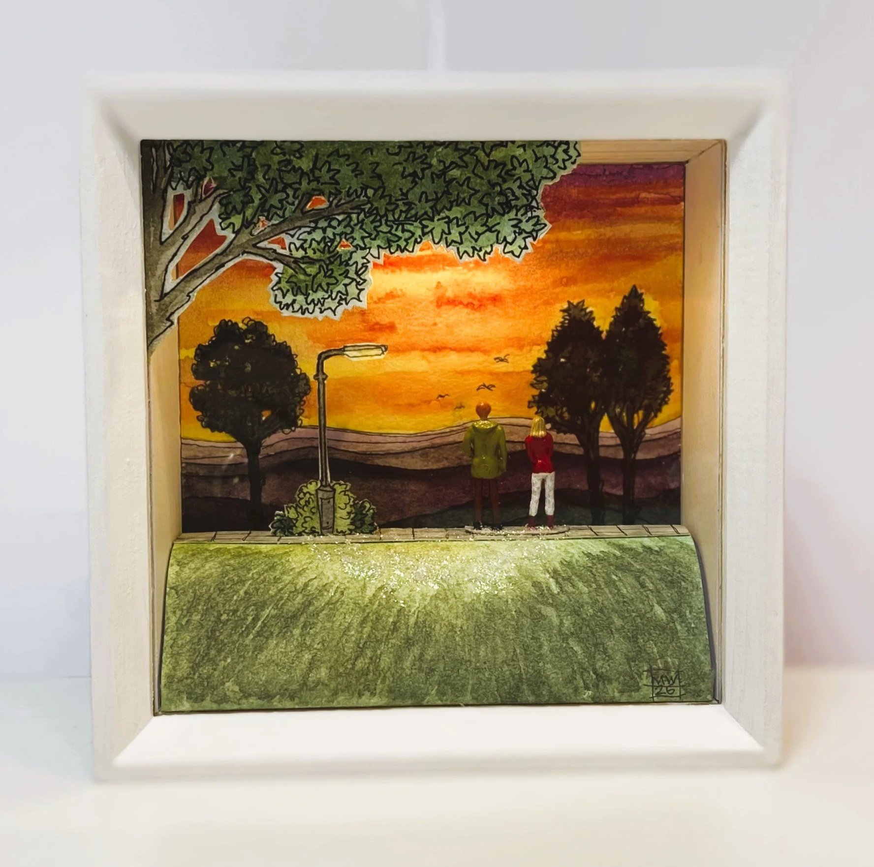 ''THIS IS AWKWARD' 
Mixed Media/Lights-up 
(12.5cm x 12.5cm x 5.5cm) 

--- £325/SOLD --- 