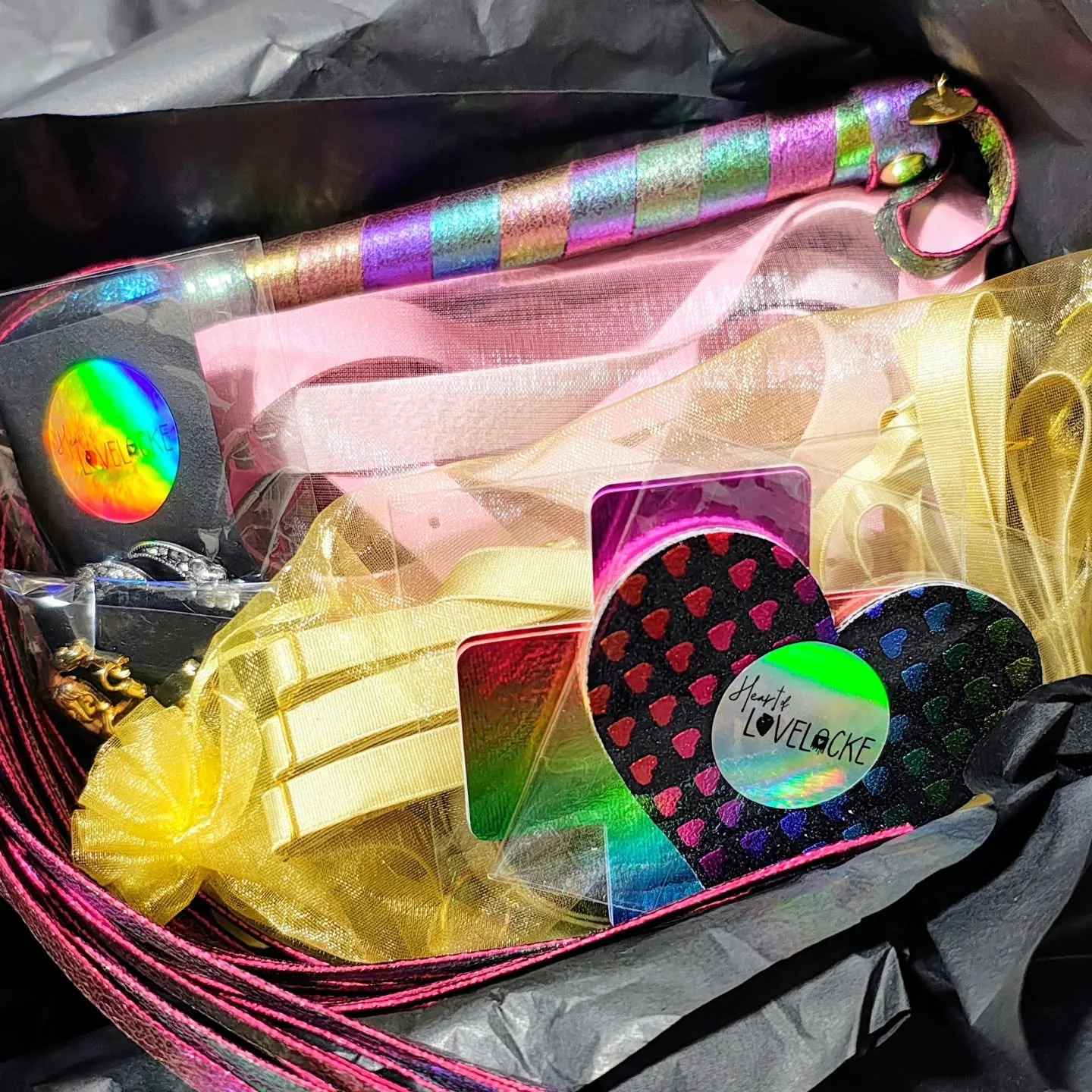 Need gift inspo?🛍️🎄CURATED K!NKMAS GIFTS are available🧚

✉️Send through some ideas / vibes and your budget and @heartoflovelocke will put together a pretty pack for you (or someone else).

💕So many pretties in this parcel🤩Flo⛓️er, harnesses, nip
