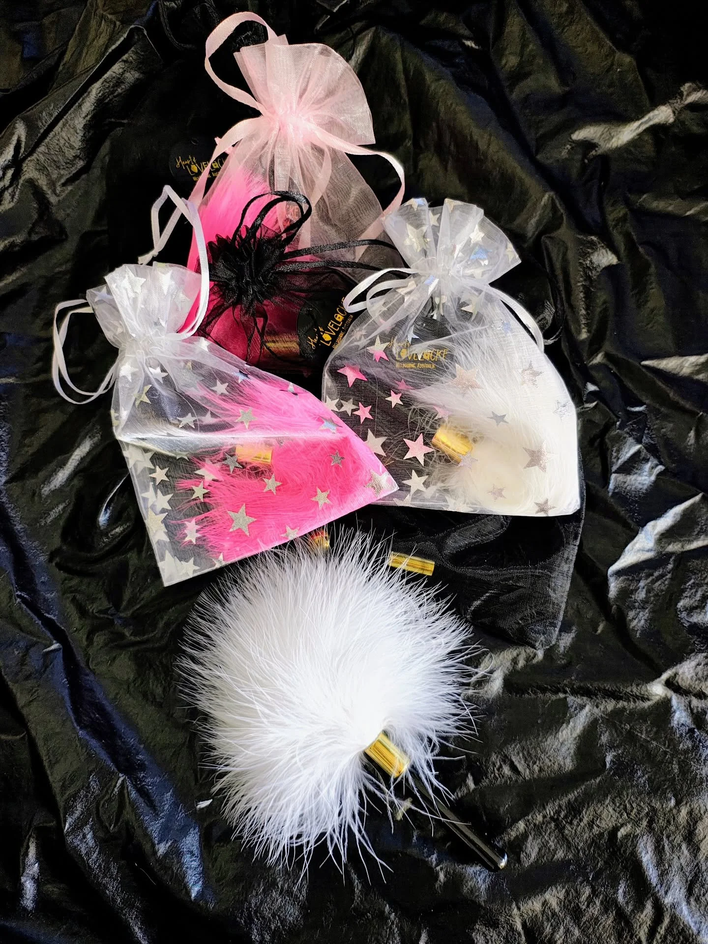 Dreaming of something super soft and fluffy?🪶Feather wands are super sensual🫠

#heartoflovelocke #datenight #lovelanguage #sexy #partyessentials health wellness