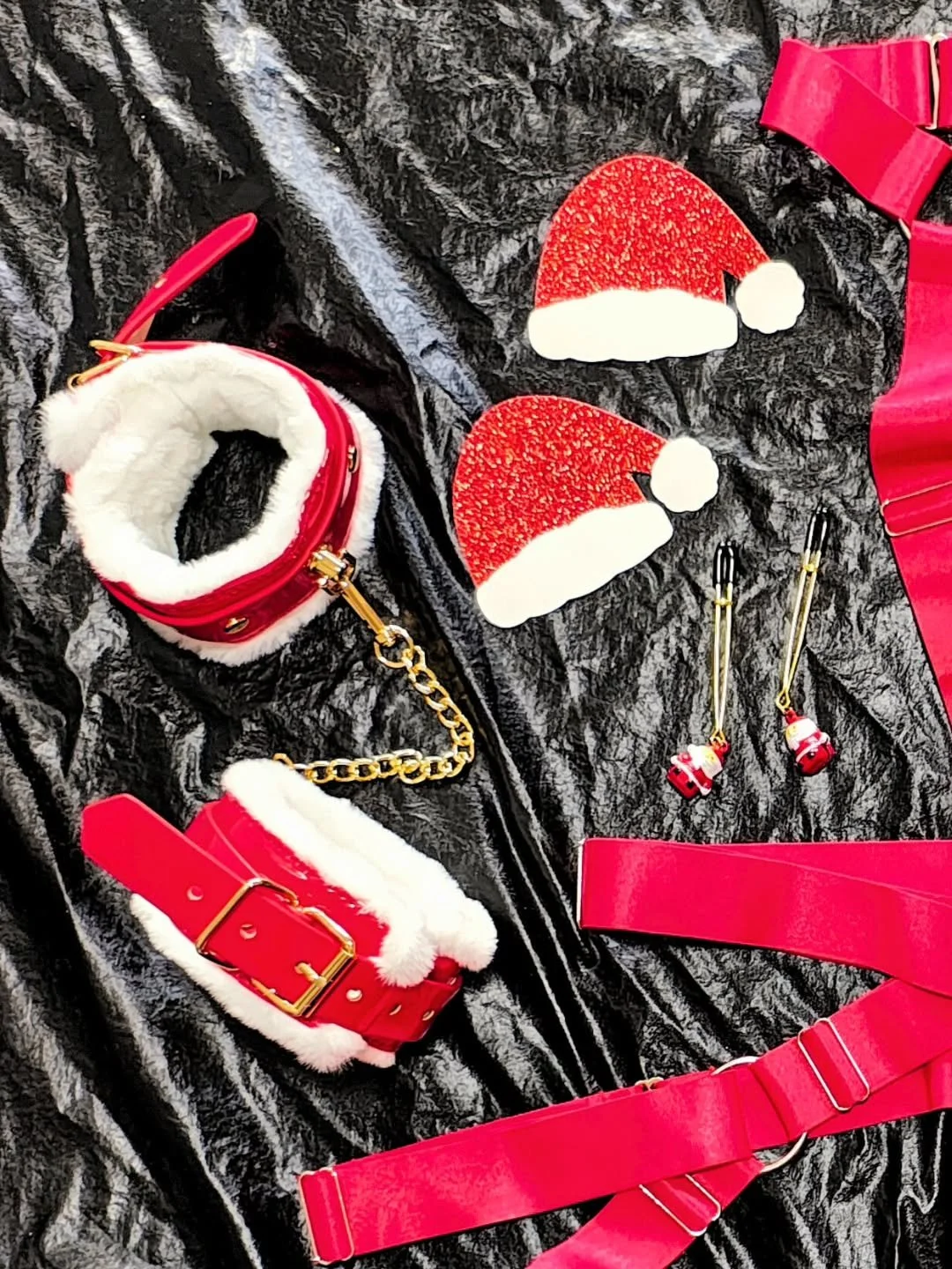 🧑&zwj;🎄Are you on the naughty or nice list this year?😏

#heartoflovelocke #santa #naughtyornice #adults #christmas