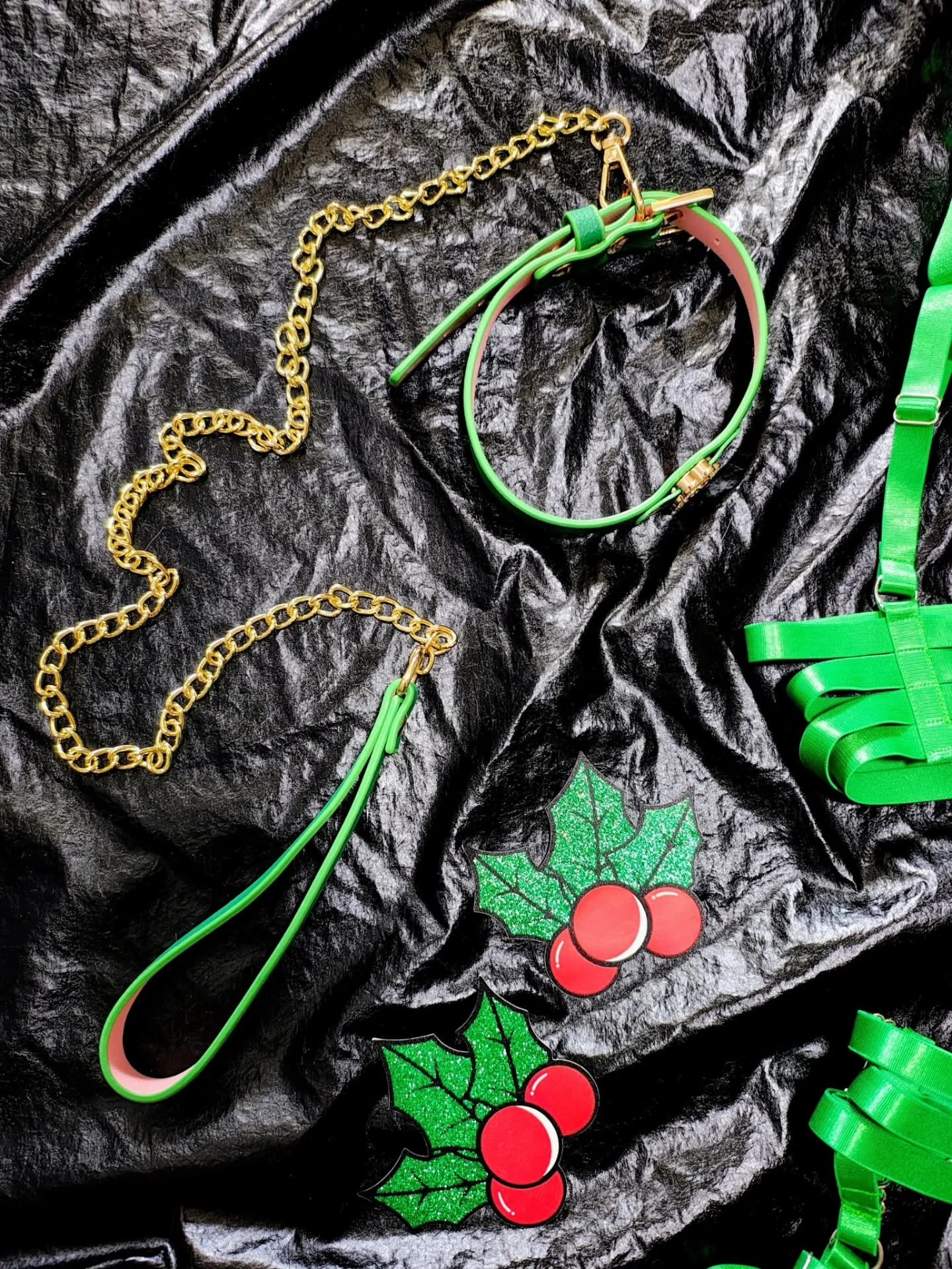 Almost a week since Christmas already!🎄Green has been popular this year so... there'll be more of it next year💚

Along with many more new and exciting things to come🎉

#heartoflovelocke #naughtyornice #adults #christmas #lingerie