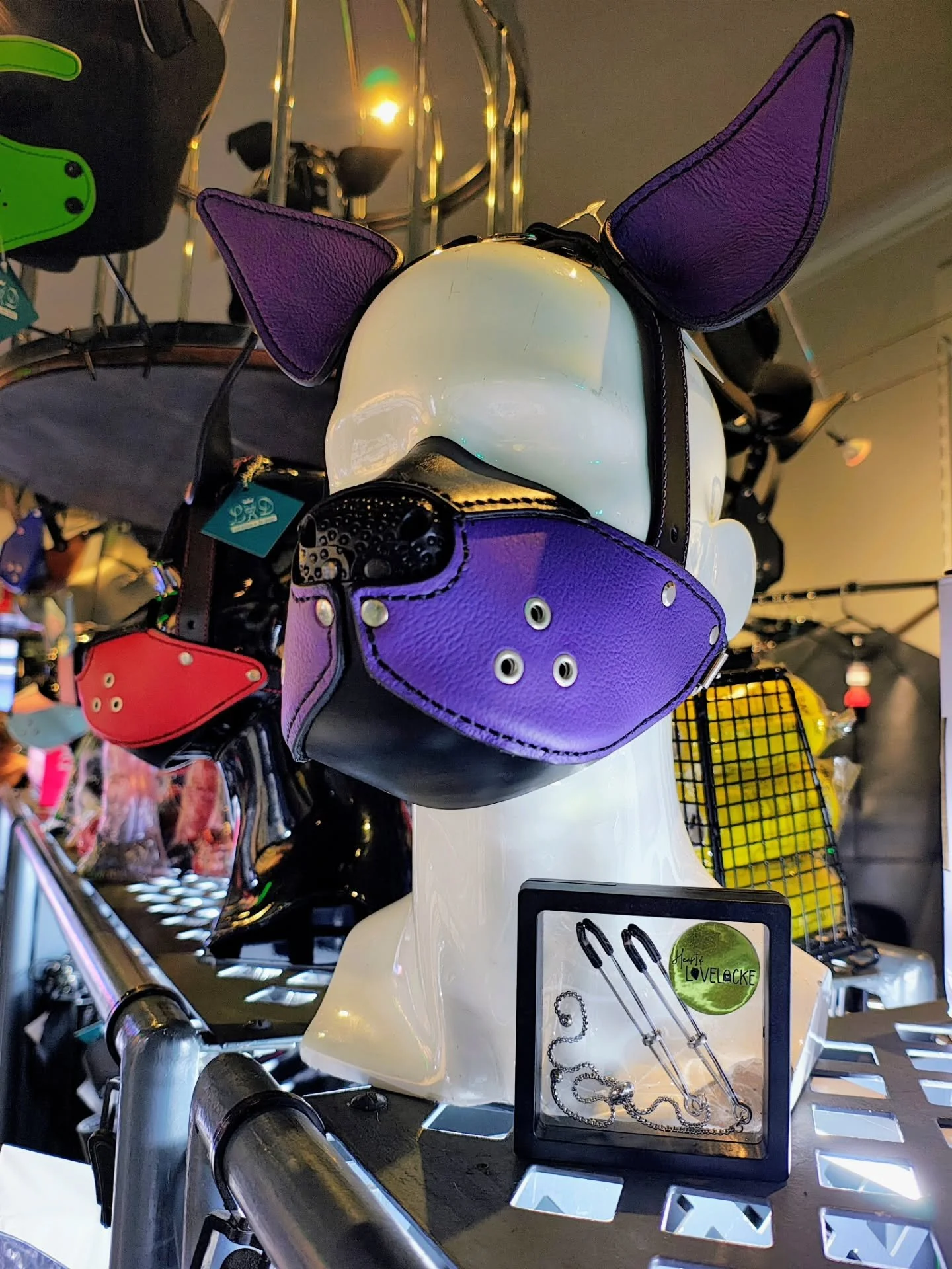 Out for a walk around Fitzroy? Why not pop your head into Lucrezia &amp; De Sade. You don't know what you might find!

⛓️Sexy Slider fun clips @heartoflovelocke 
🐾New good hood @lucrezia_de_sade 

Lots of different clips and hoods to choose from!🎁
