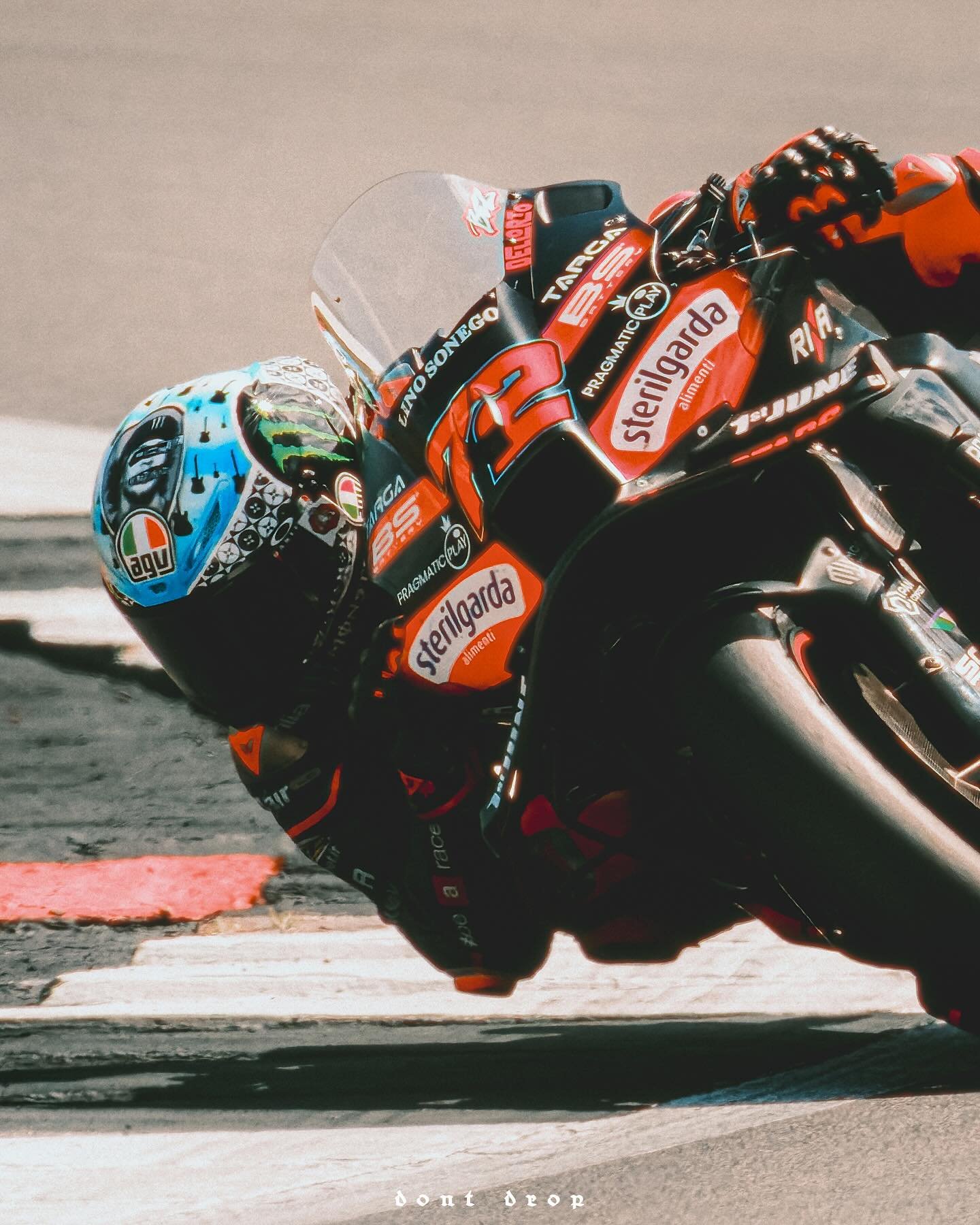 @marcobez72 cruising to the win at Silverstone 

#dontdrop #motogp #marcobezzecchi #aprilla